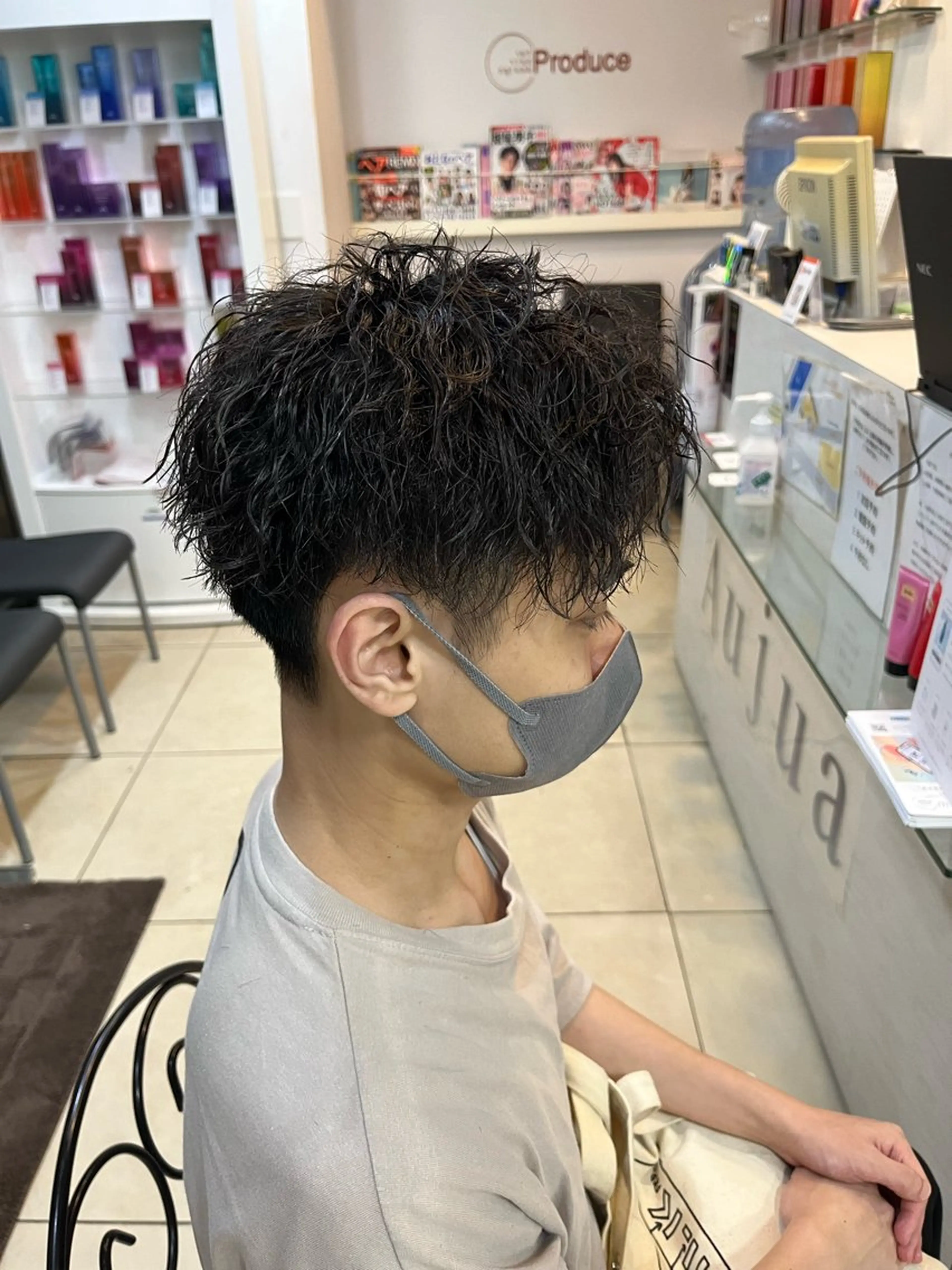 ショート パーマ メンズ アップバング メンズパーマ ツイストスパイラルパーマ ショートヘア スパイラルパーマ カット パーマ カルマ・ニュアンス パーマ　須田龍世のヘアスタイル