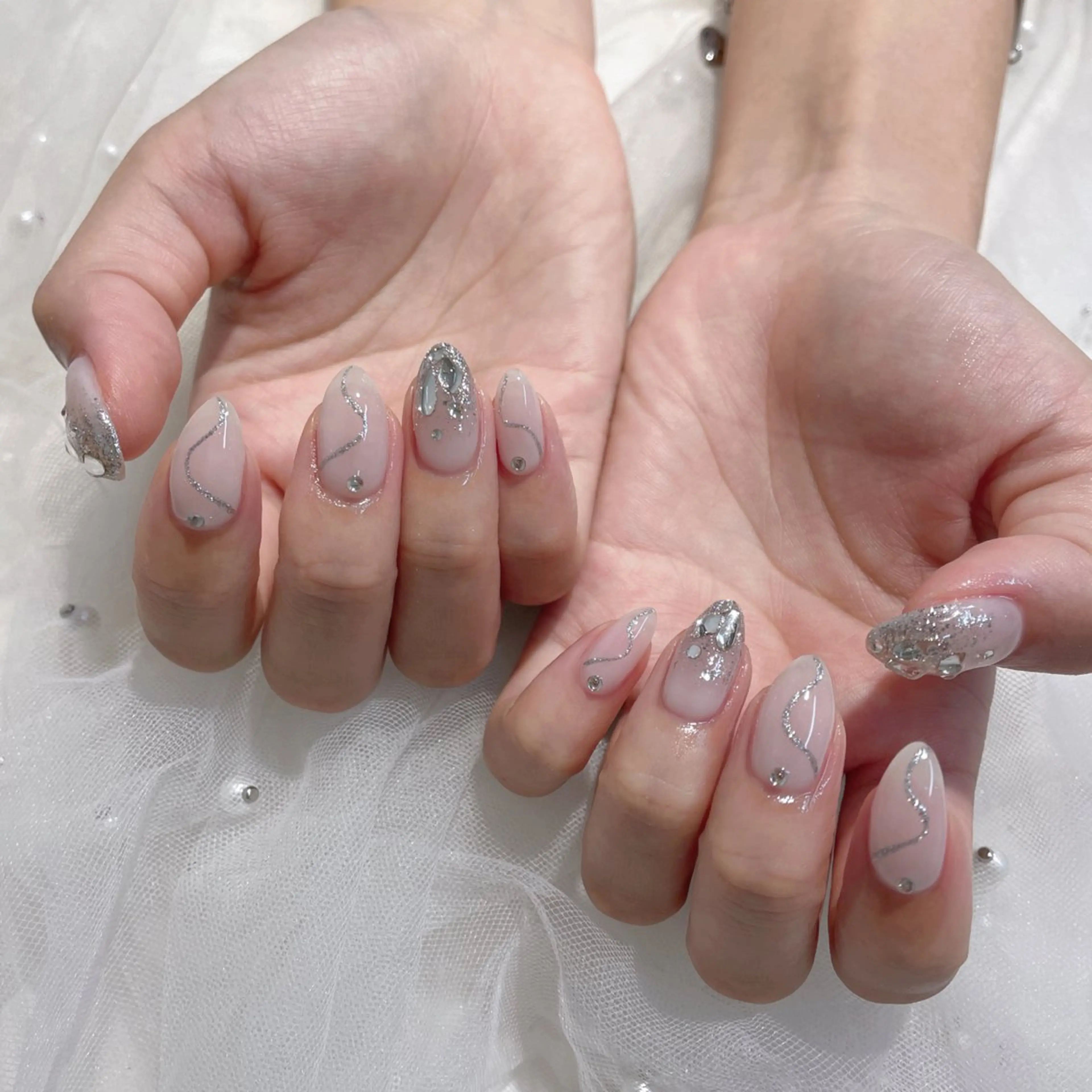 ネイル フレンチネイル ジェルネイル ガーリー グラデーション キラキラネイル Liora ネイルサロン所属・Liora nail salonのネイルデザイン