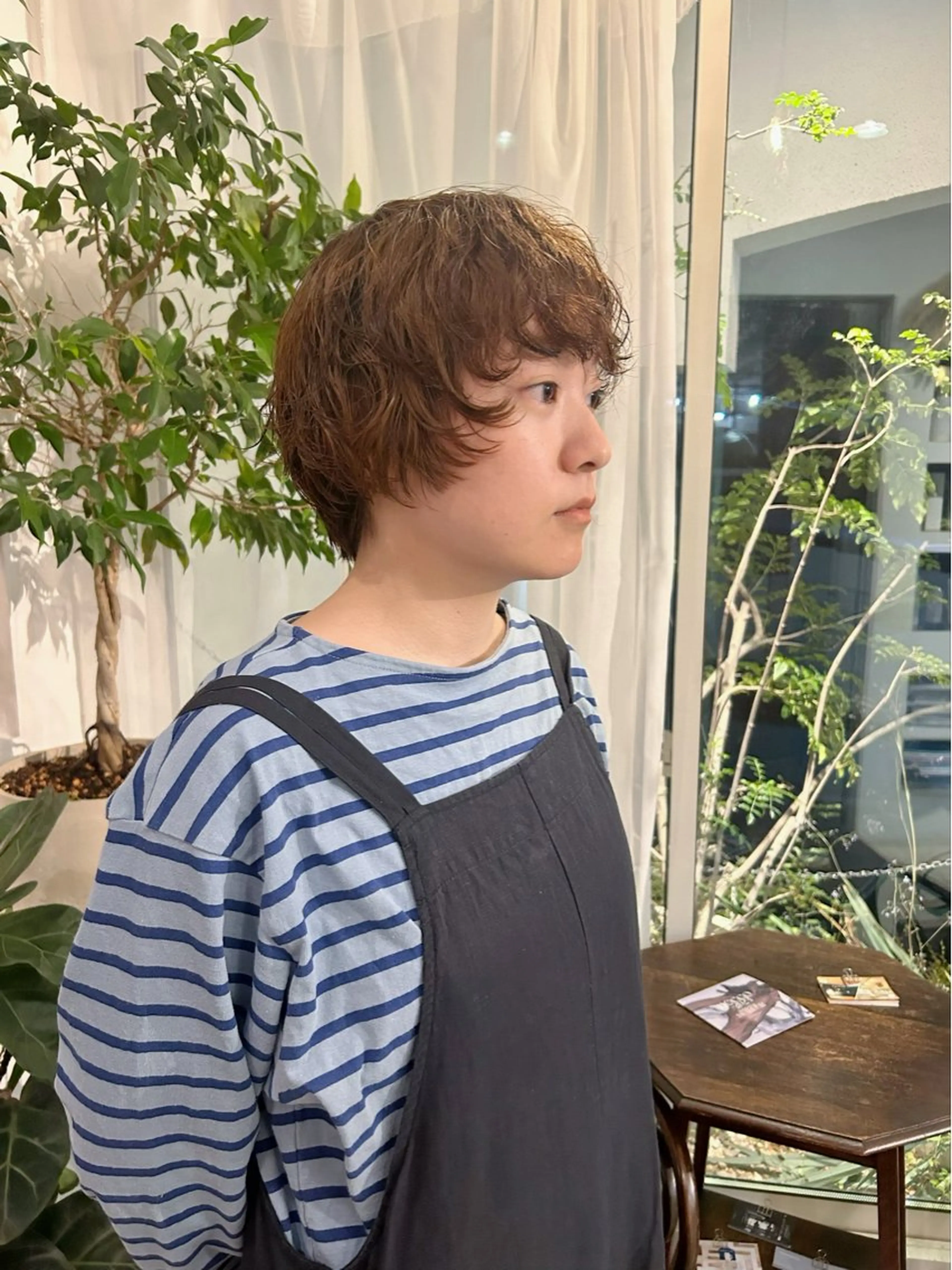 ショート パーマ 顔まわりレイヤー レイヤーカット ショートヘア カット パーマ 谷澤 朋佳のヘアスタイル