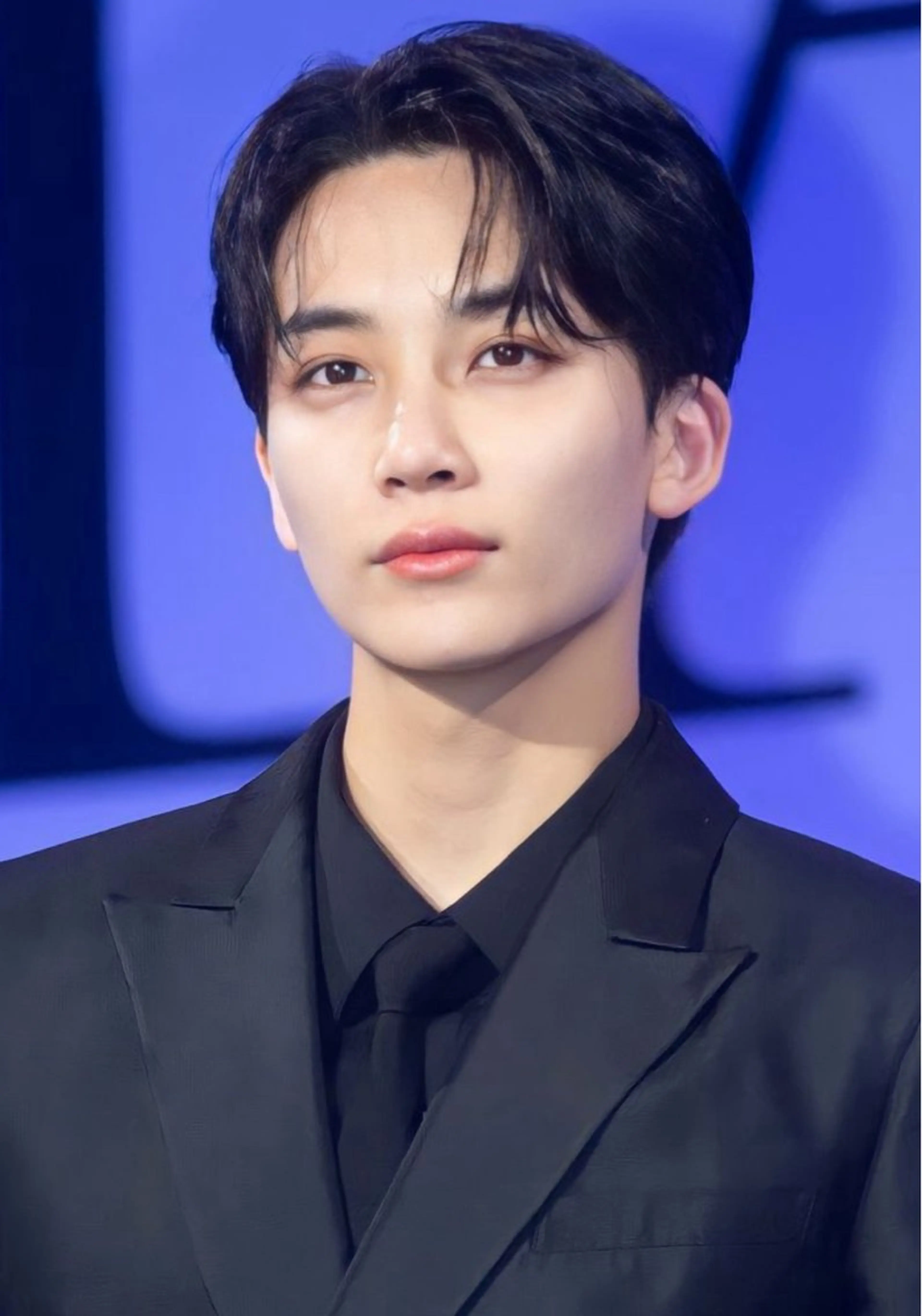 メンズ 韓国メンズ特化 ダウン・毛流れパーマのヘアスタイル