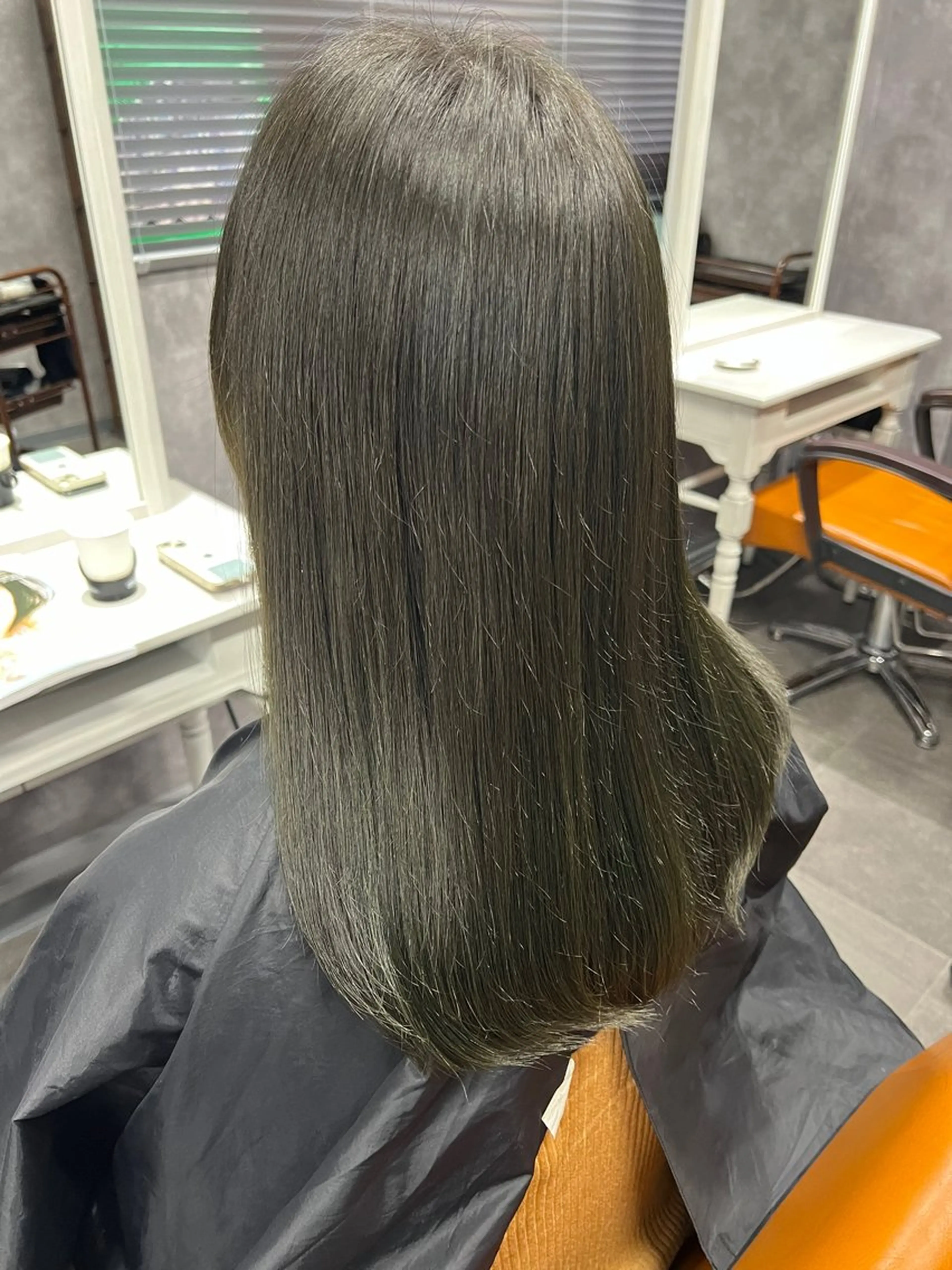 セミロング カラー 色落ち可愛い艶ハイト ーン🧊AZUKIのヘアスタイル