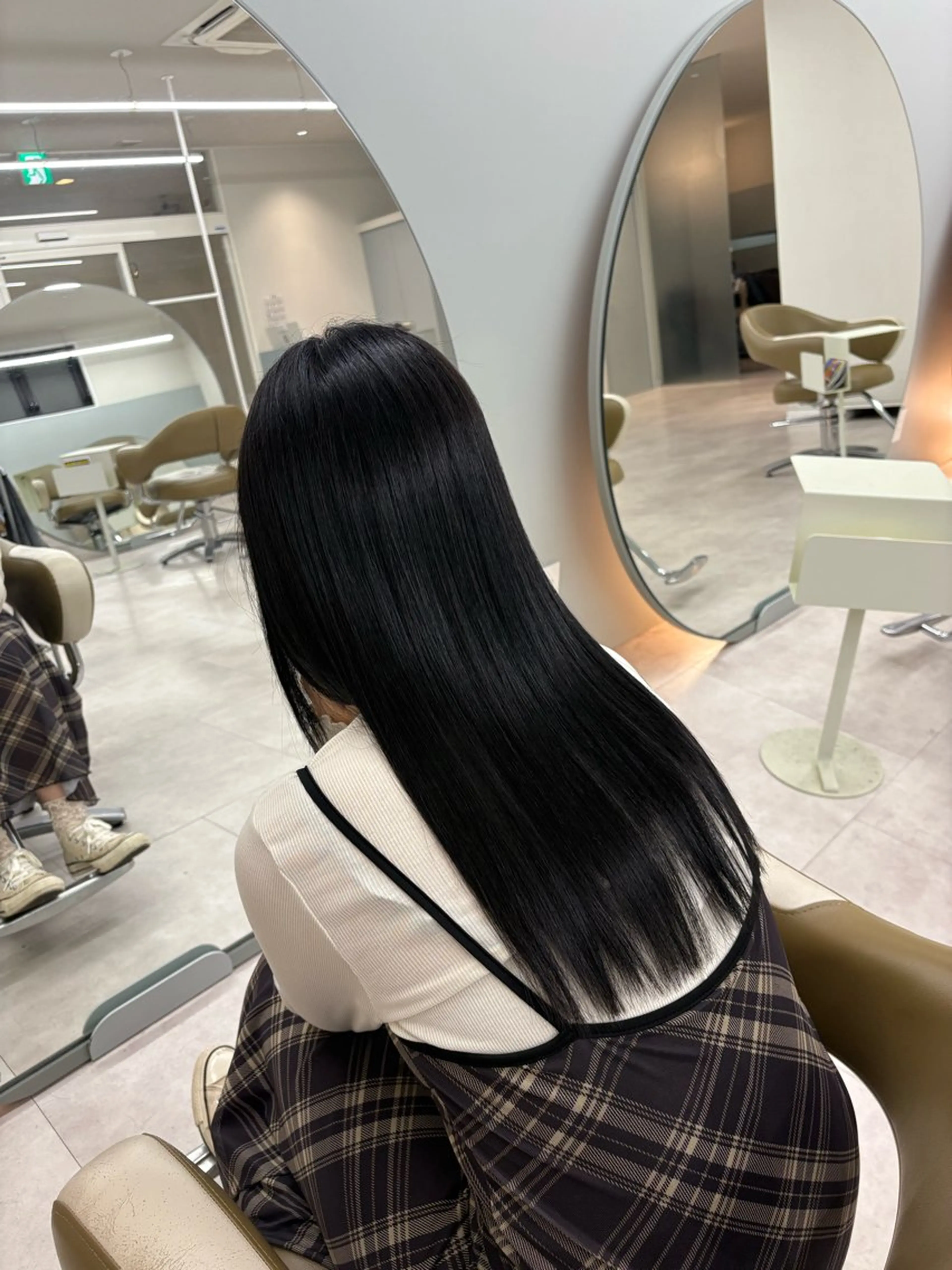 カラー 透明感カラー ダークグレー ヘアカラー 小野 美咲のヘアスタイル