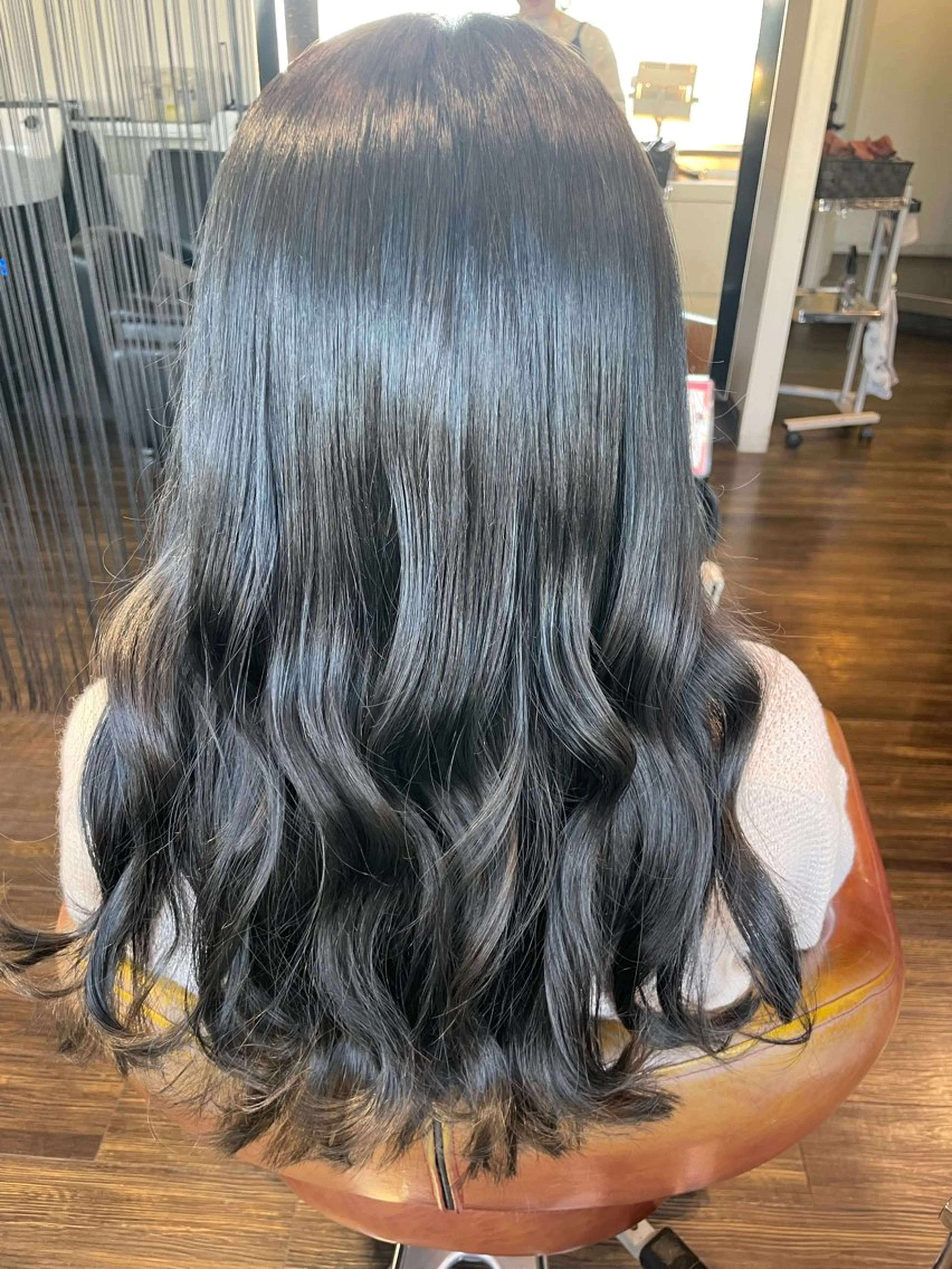ロング カラー ダークグレー カット ヘアカラー 佐藤 綾郁のヘアスタイル