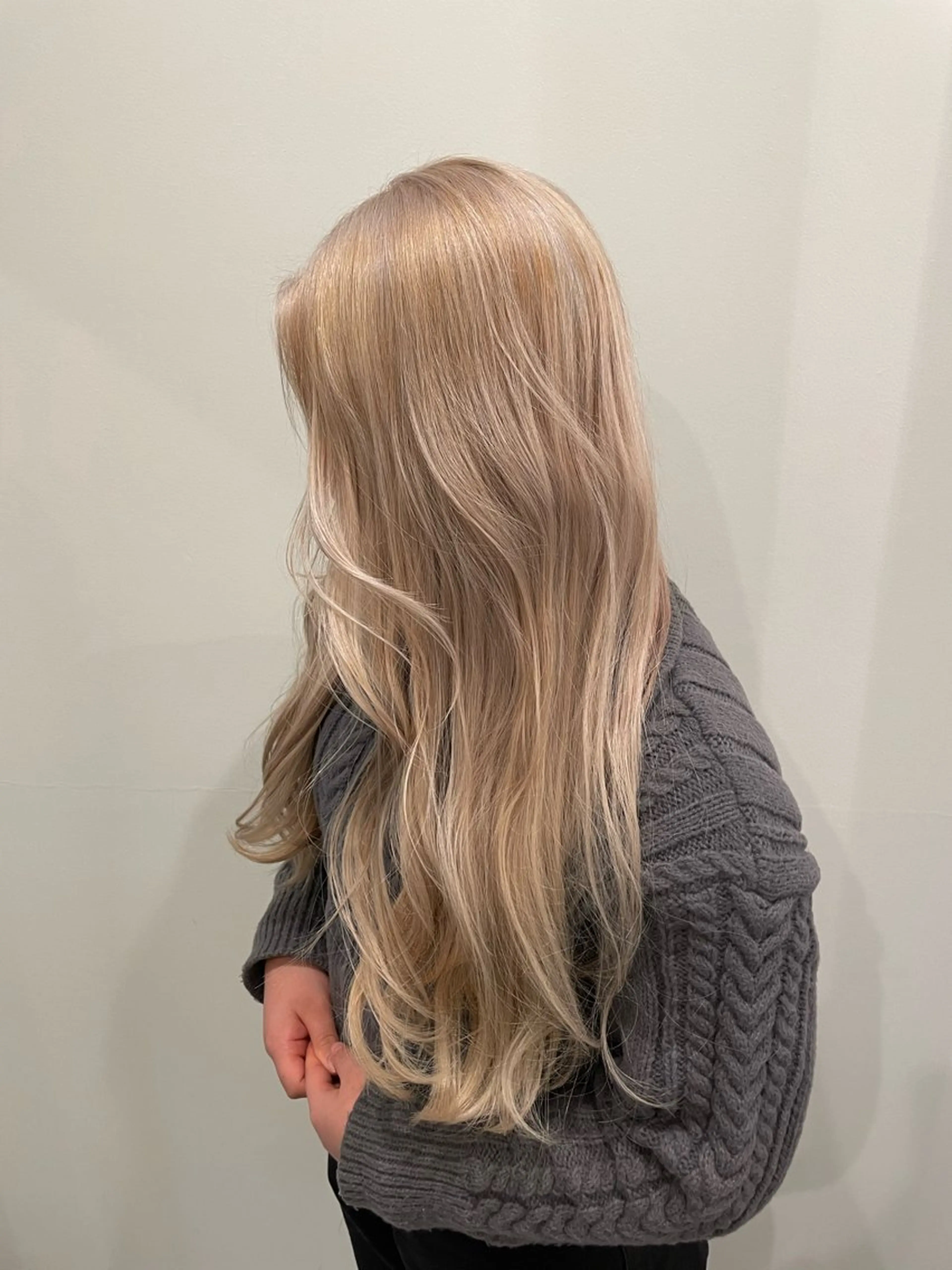 ロング カラー ブリーチ ダブルカラー ヘアカラー 透け感カラー🫧 加納トモヒロのヘアスタイル