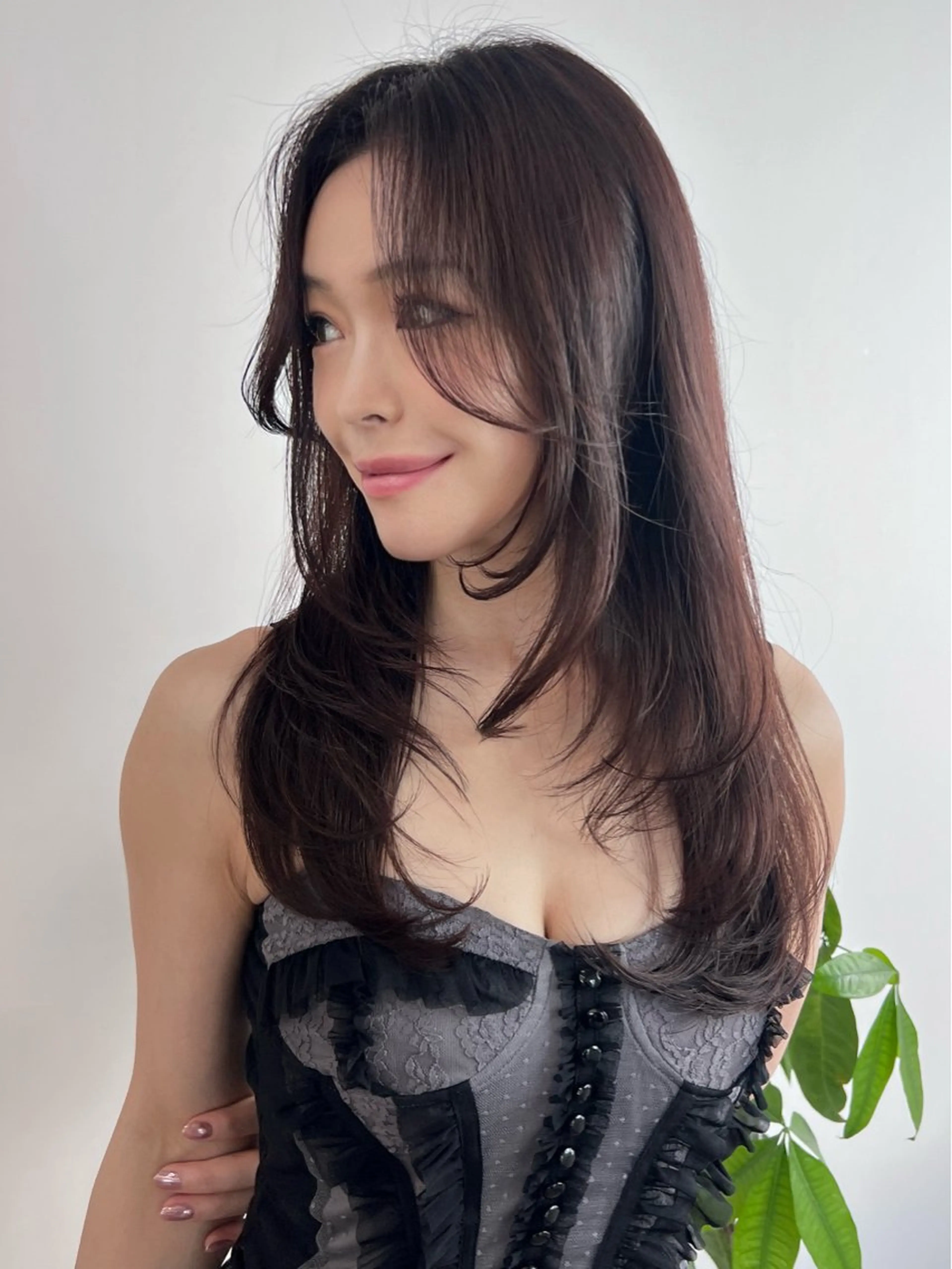 セミロング カラー ブリーチ くびれヘア 髪質改善 くびれレイヤー レイヤーカット カット ヘアカラー トリートメント 武田涼レイヤーカット 髪質改善×縮毛矯正のヘアスタイル