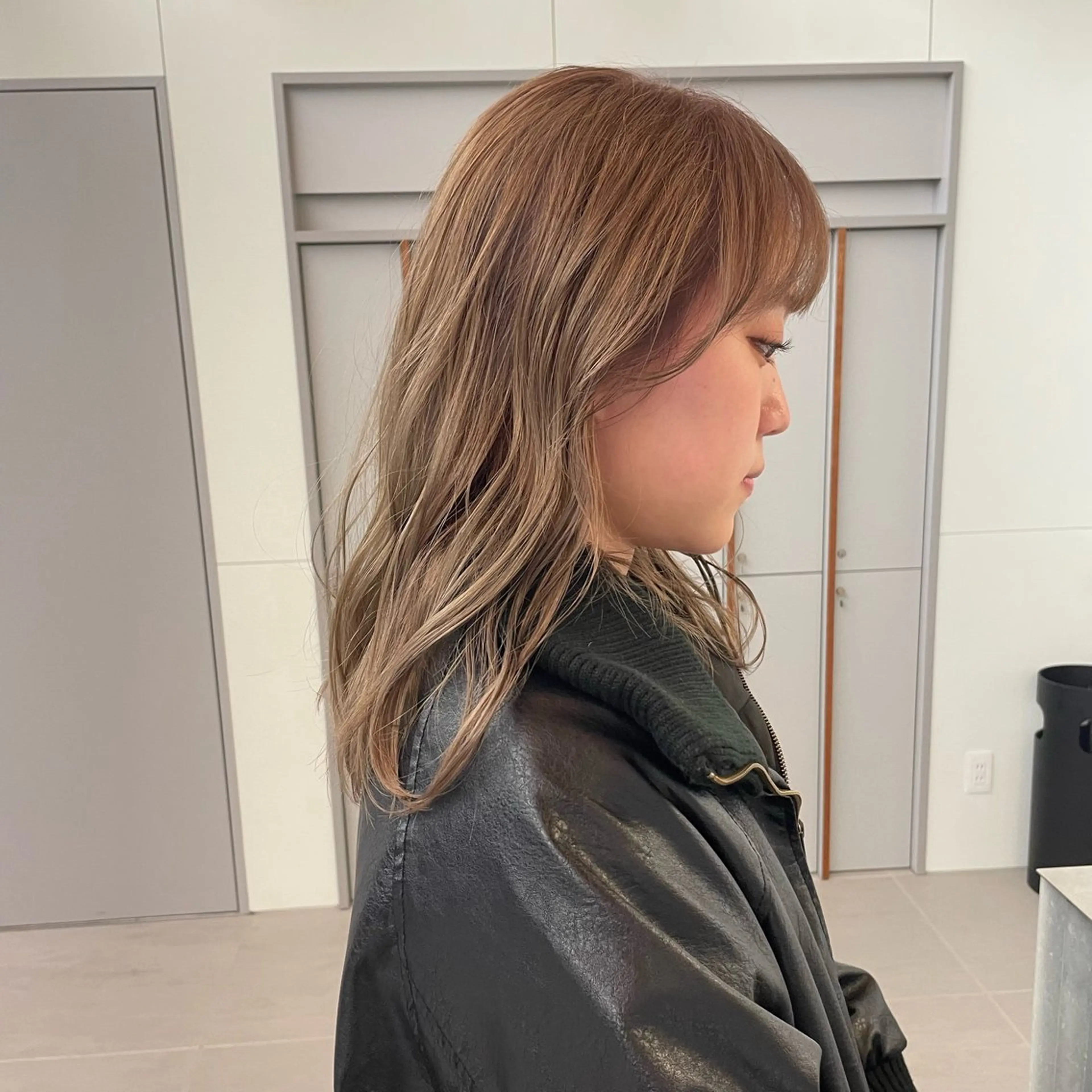 ロング カラー ベージュカラー ブリーチ 透明感カラー ダブルカラー カット トリートメント ブリーチ/レイヤー 🌻Mutsumiのヘアスタイル