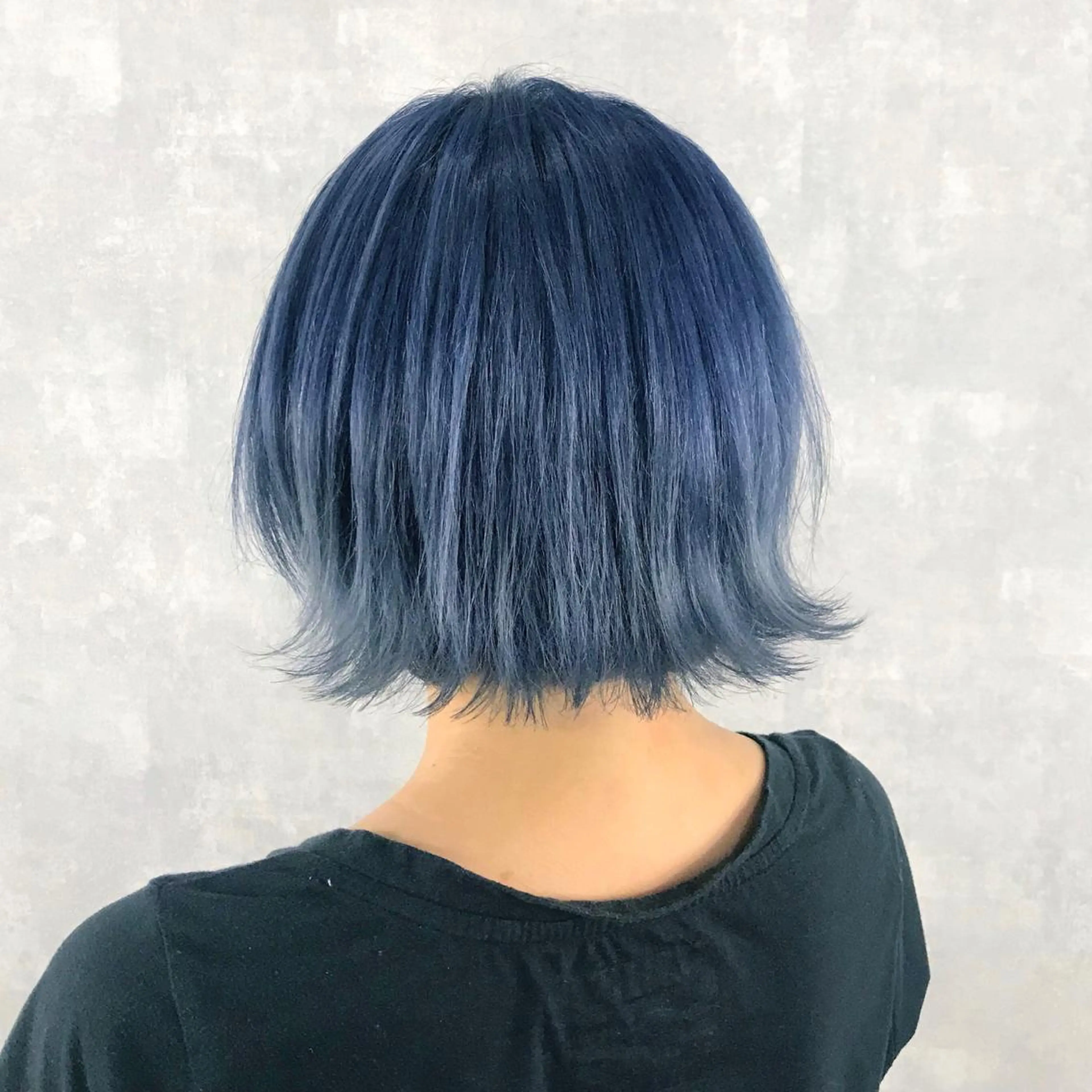 ショート カラー ブリーチ ブルーカラー タンバルモリ ムルギョル巻き 韓国風ヘア サロウィン所属・K-POP好き美容師 🇰🇷Kai.Yのヘアスタイル