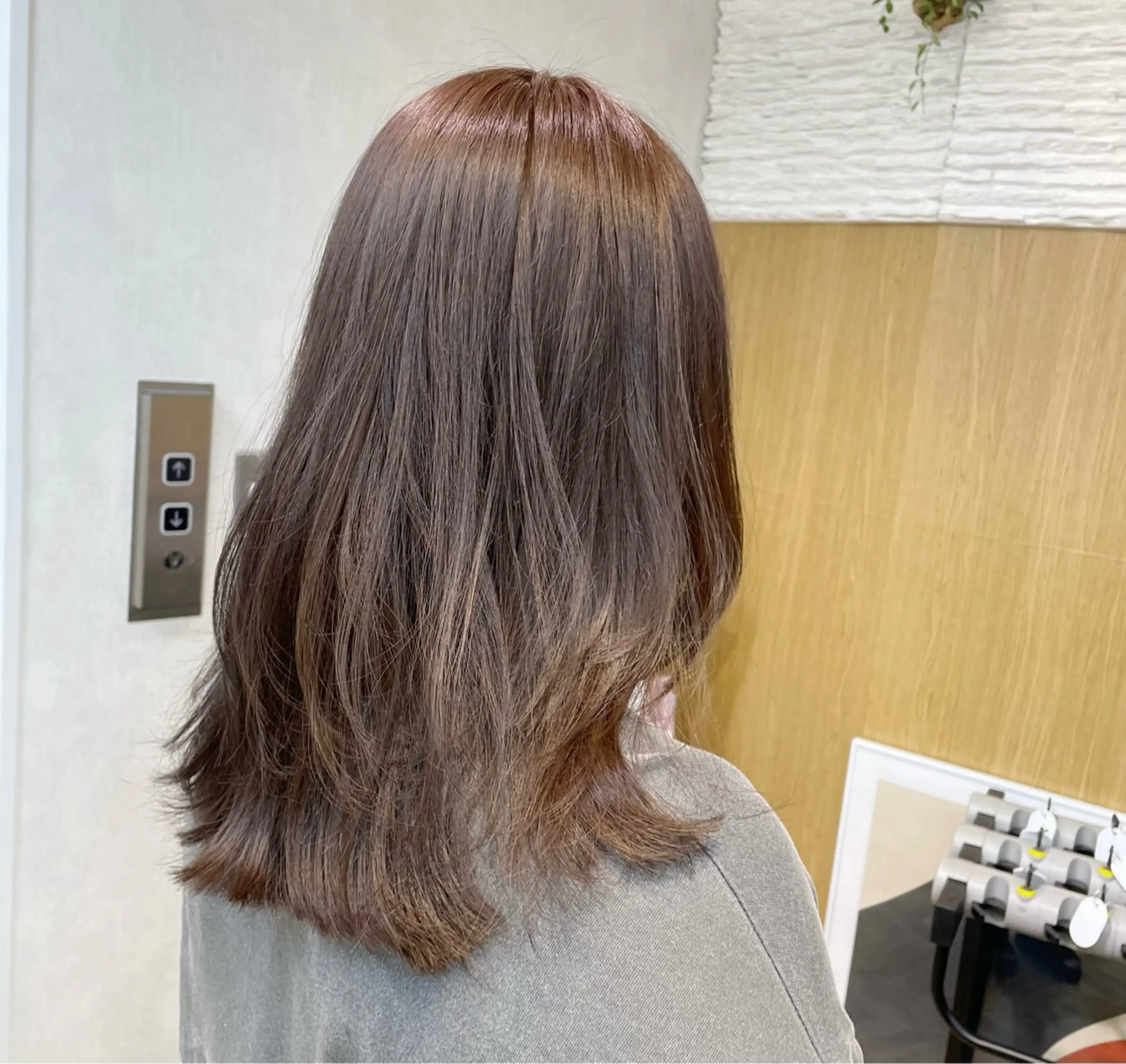 ミディアム カット 🍑暖色／レイヤー／ 真希🎀のヘアスタイル