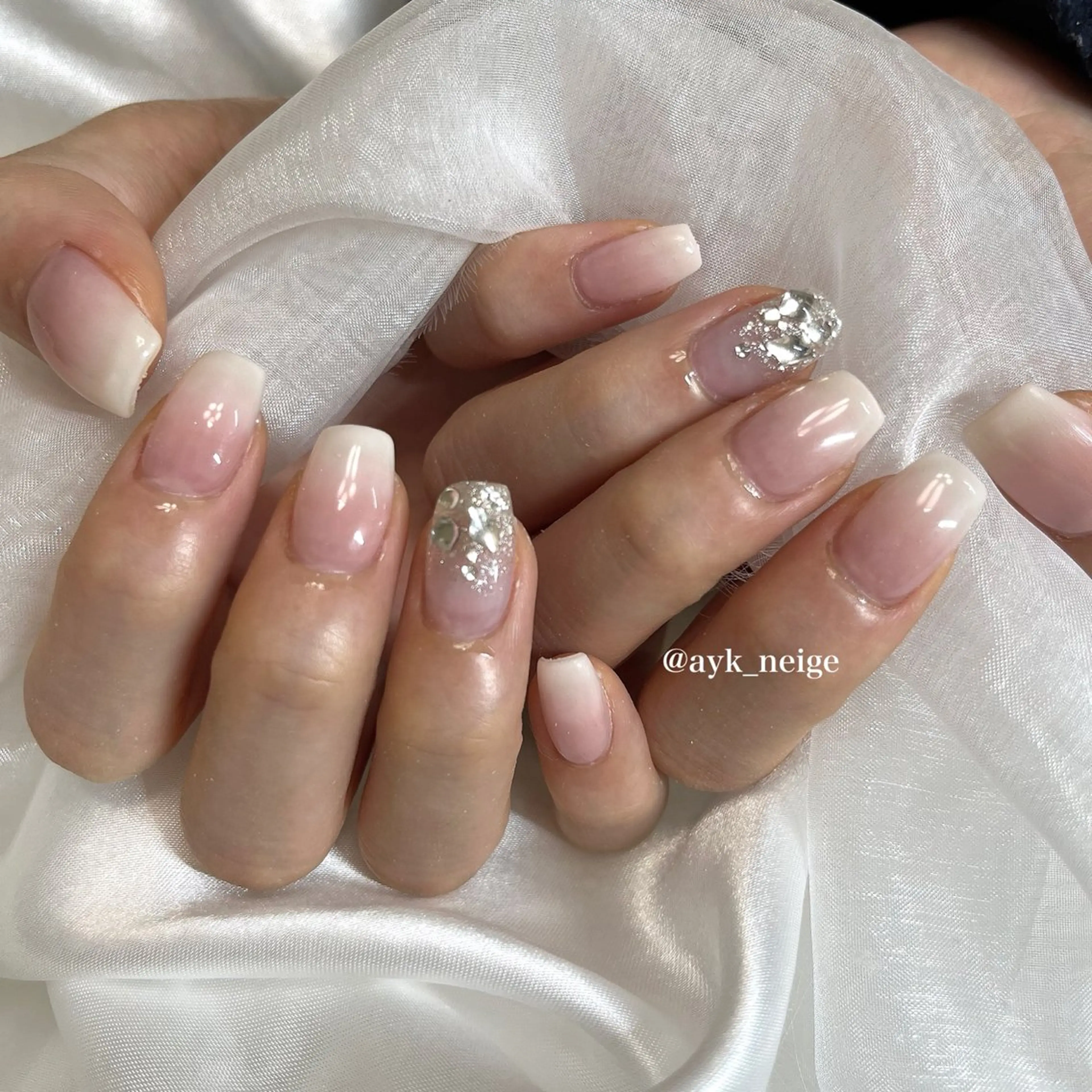 ネイル フットネイル キラキラネイル 韓国ネイル リボン シンプルネイル n'eige nail所属・大谷 綾香のネイルデザイン