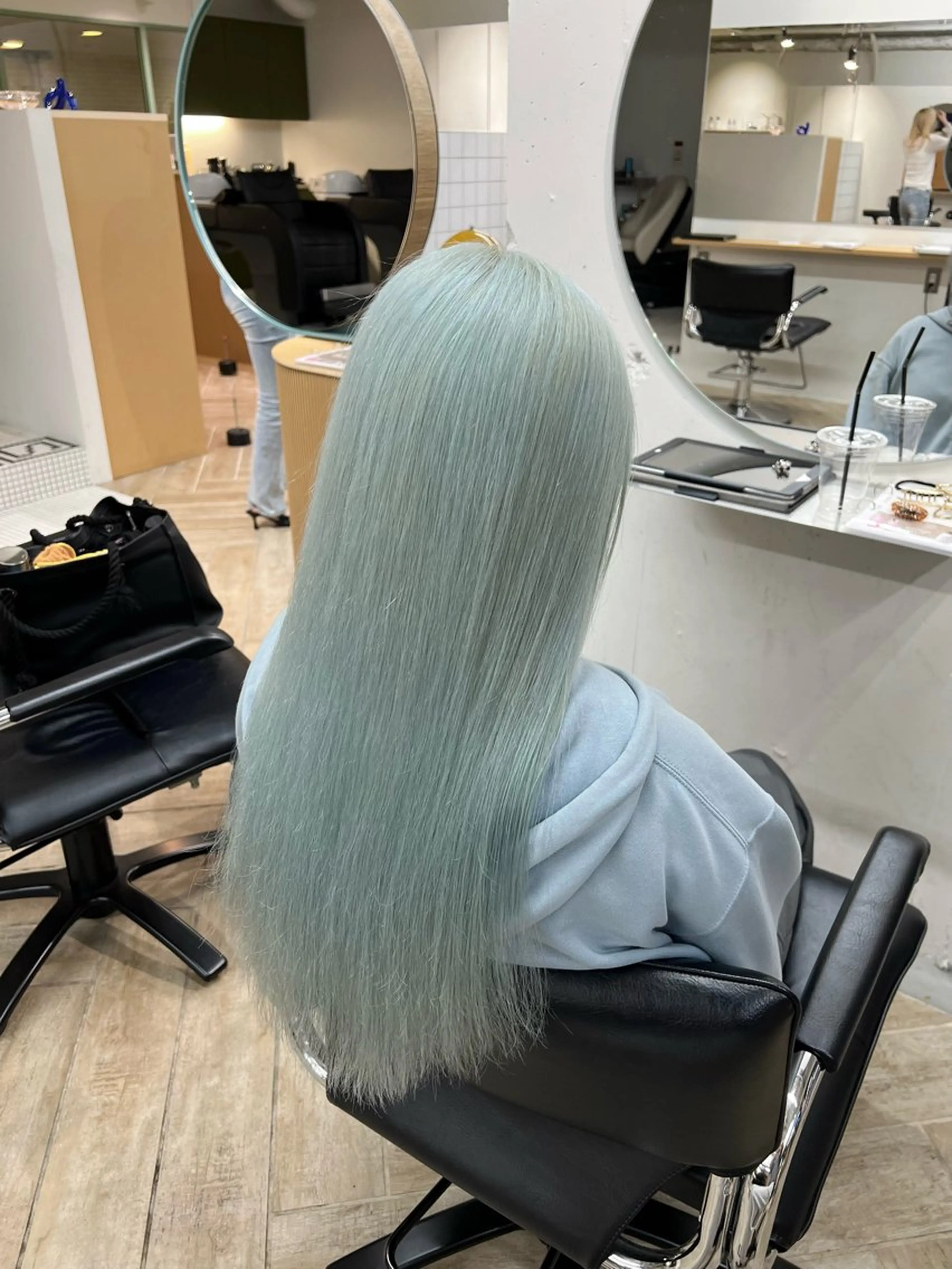ロング カラー ヘアカラー トリートメント ベージュ/グレージュ 新潟/万代/井上佑のヘアスタイル