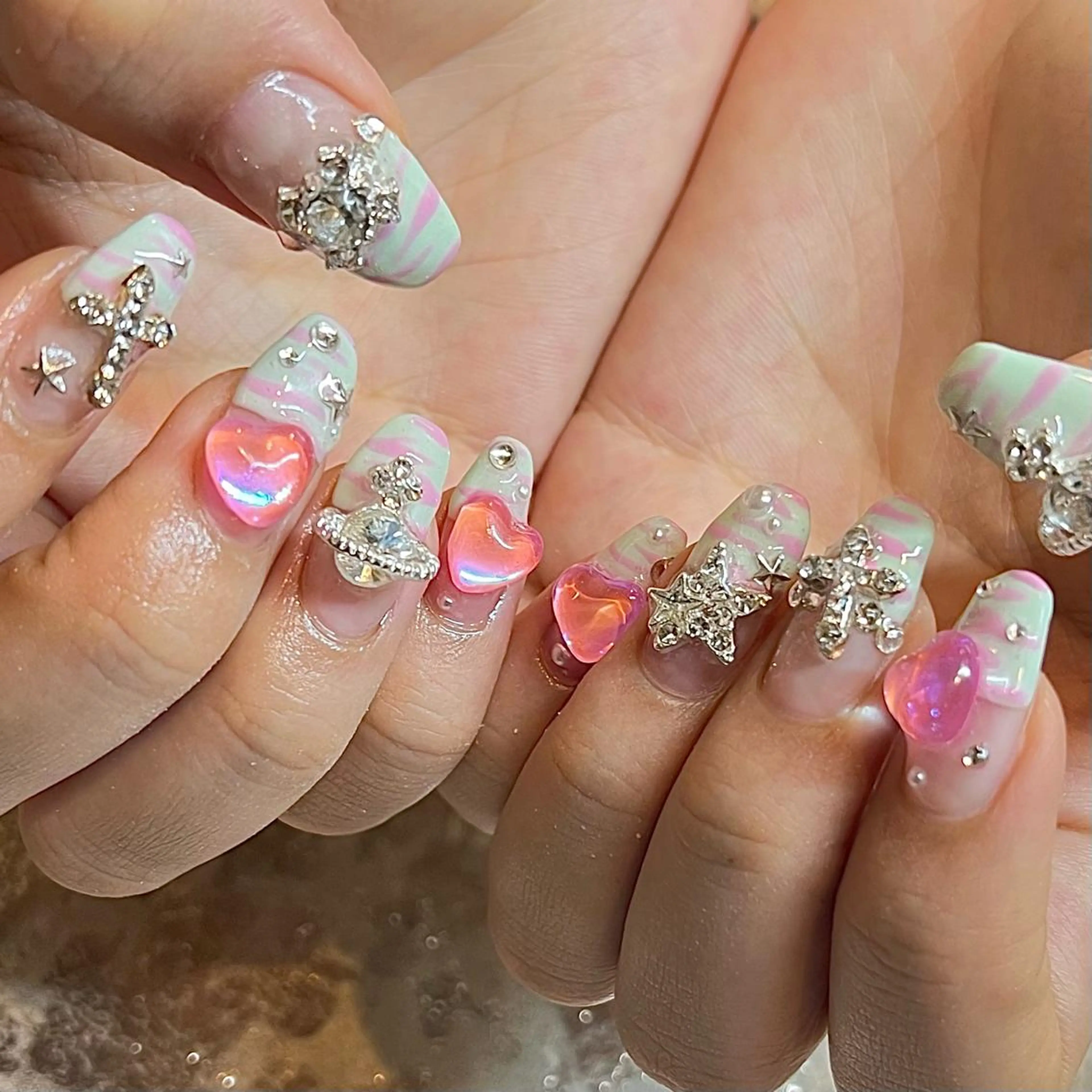 セミロング ネイル アニマル柄 ハンドネイル H🌺 NAILのネイルデザイン