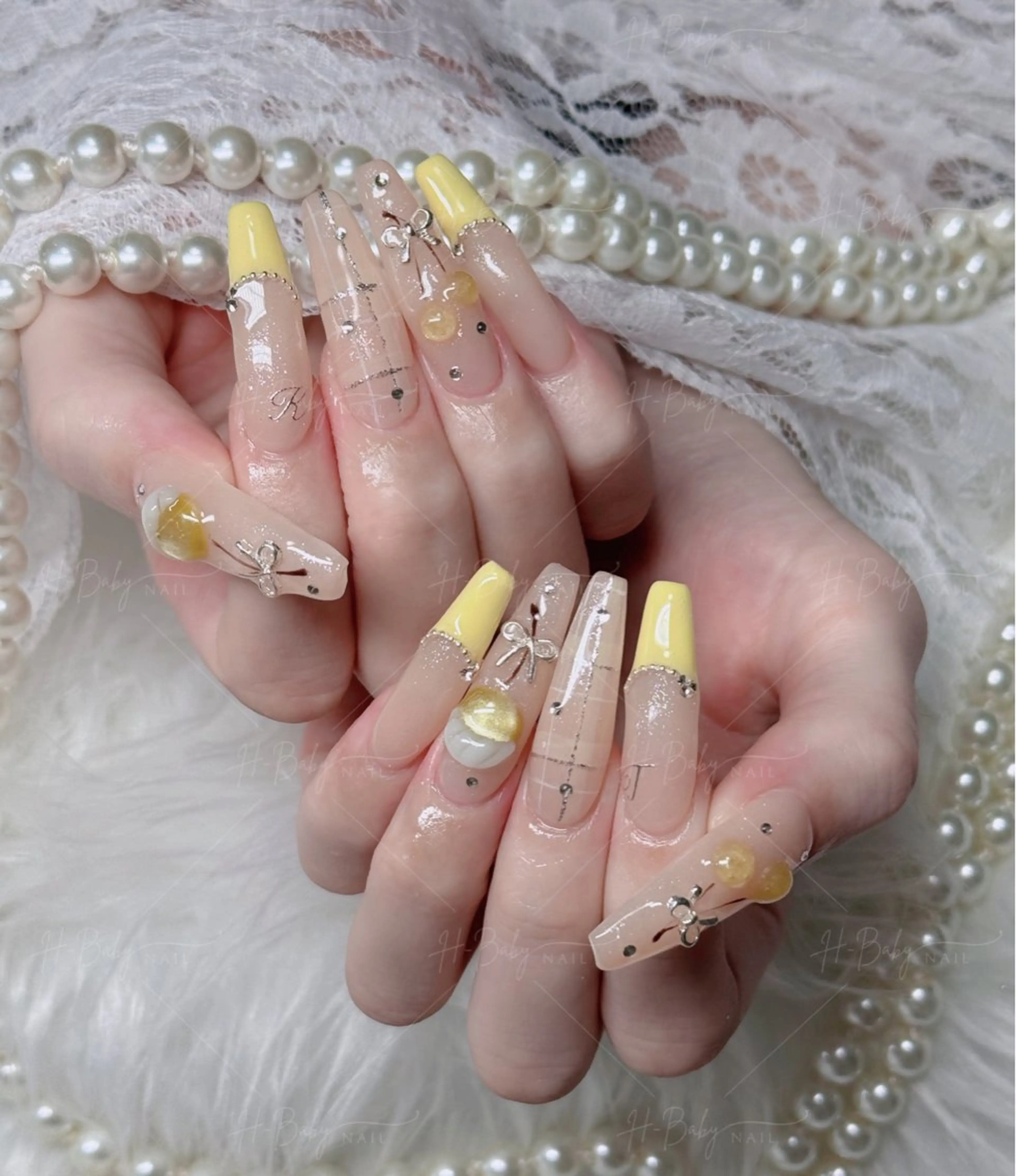 ネイル オーロラネイル フレンチネイル ジェルネイル ハロウィン キラキラネイル ハンドネイル H.baby Nail Salonのネイルデザイン