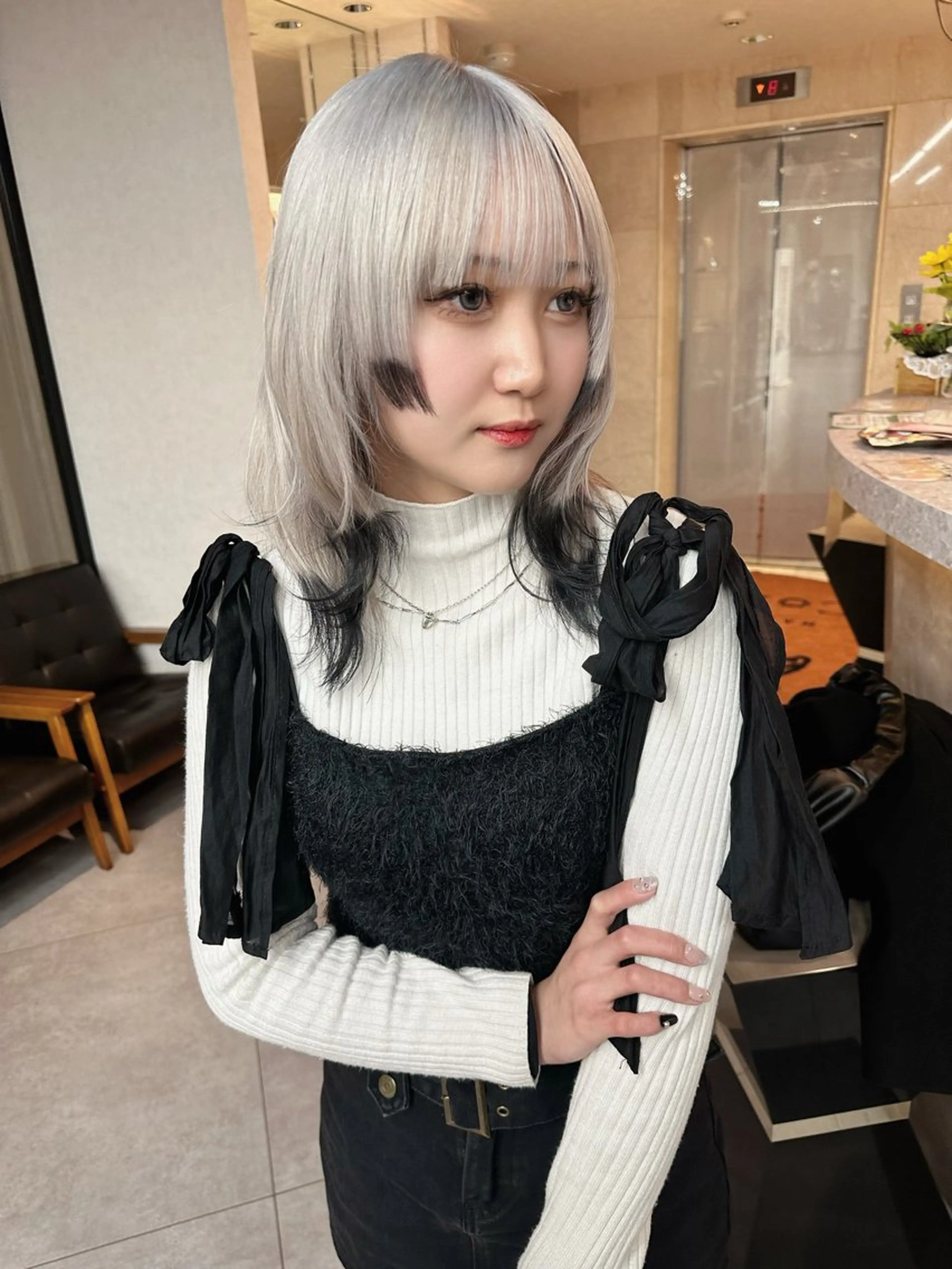 セミロング カラー ウルフとハイトーン みっちー✂️のヘアスタイル