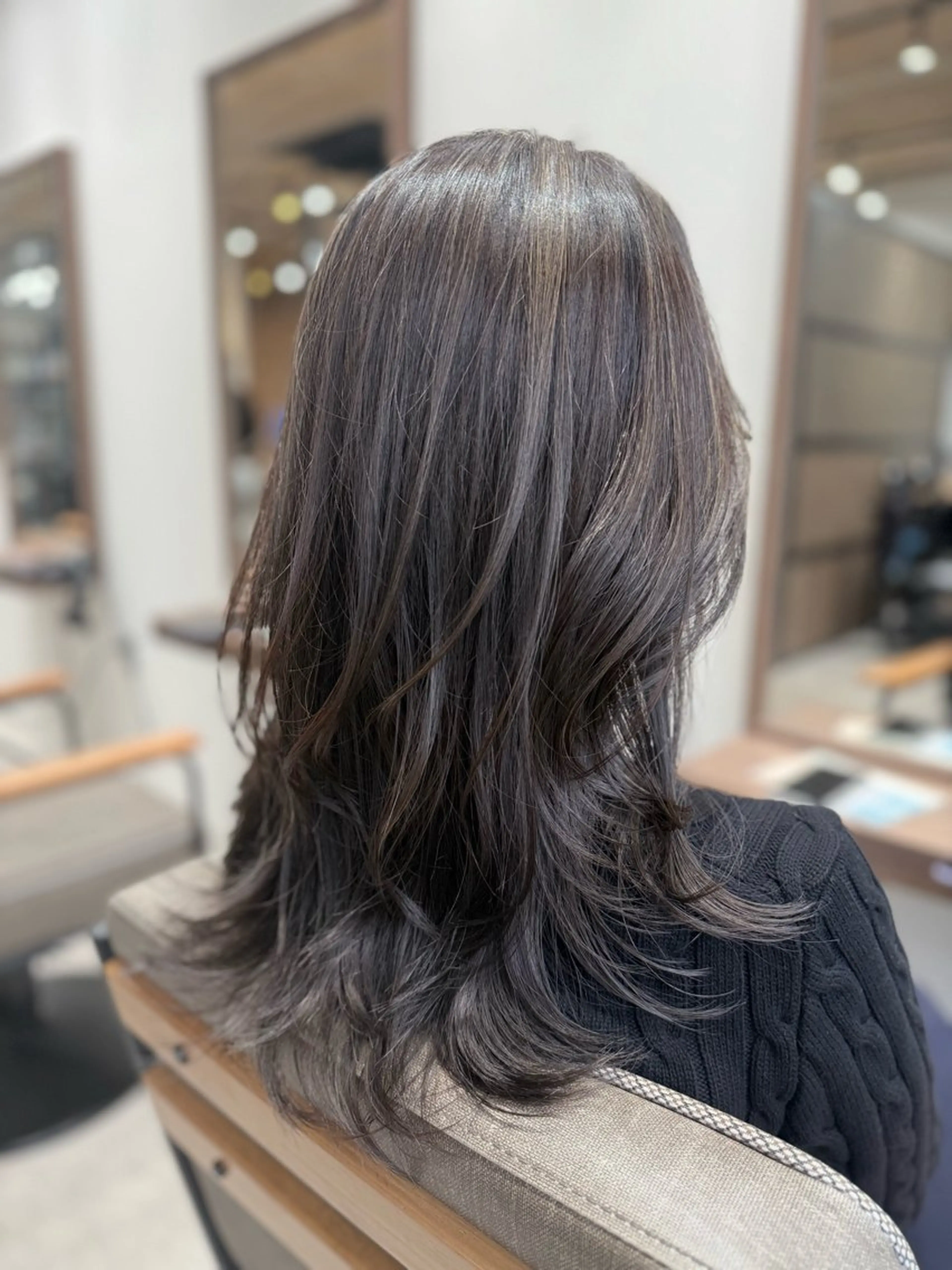 セミロング カラー グレージュ ハイライトカラー ハイライト レイヤーカット カット ヘアカラー 舟橋 瑞稀のヘアスタイル