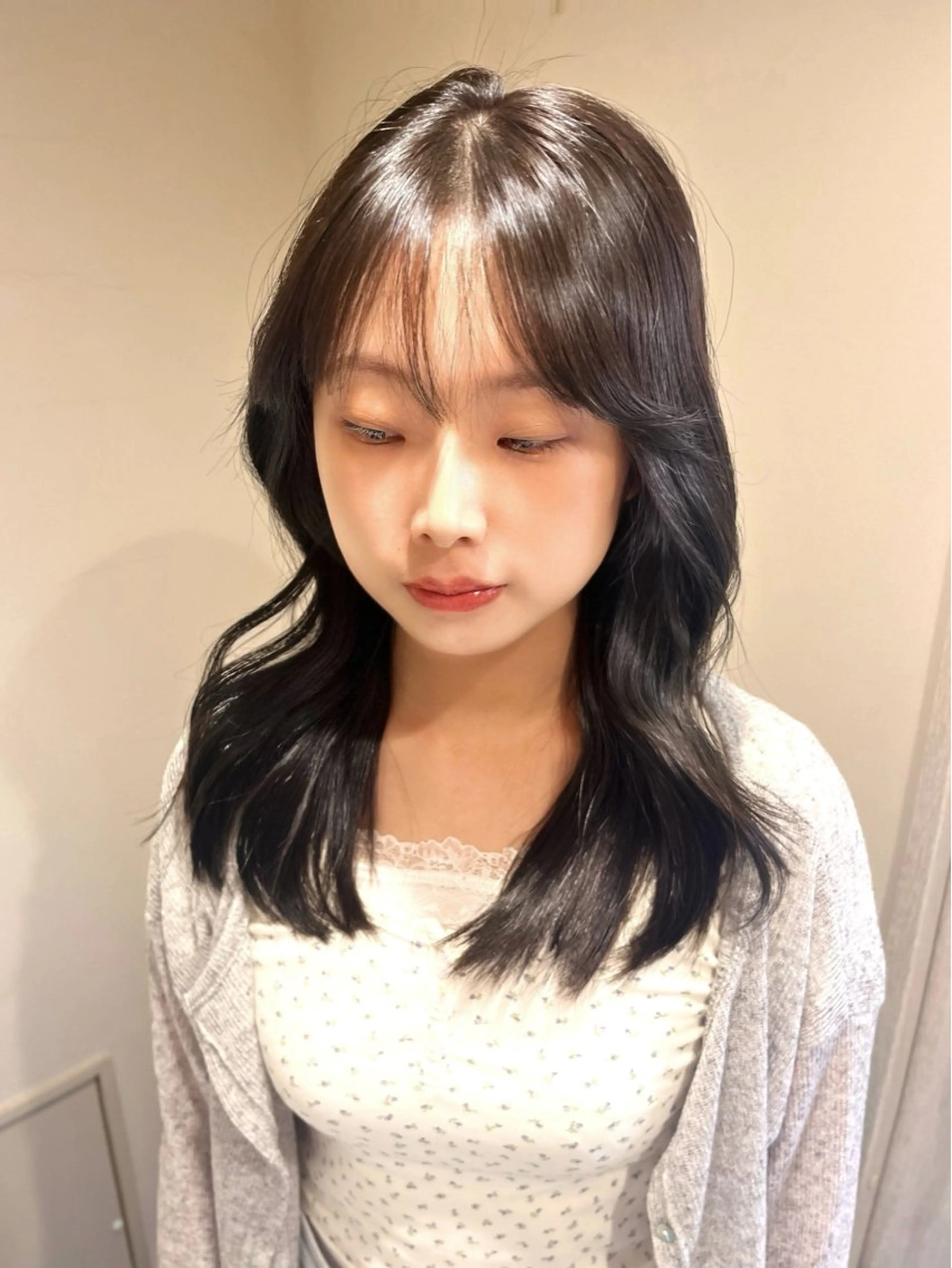 セミロング カラー ヘアアレンジ Gigi 代々木所属・りこ 🐈‍⬛韓国艶カラーのヘアスタイル