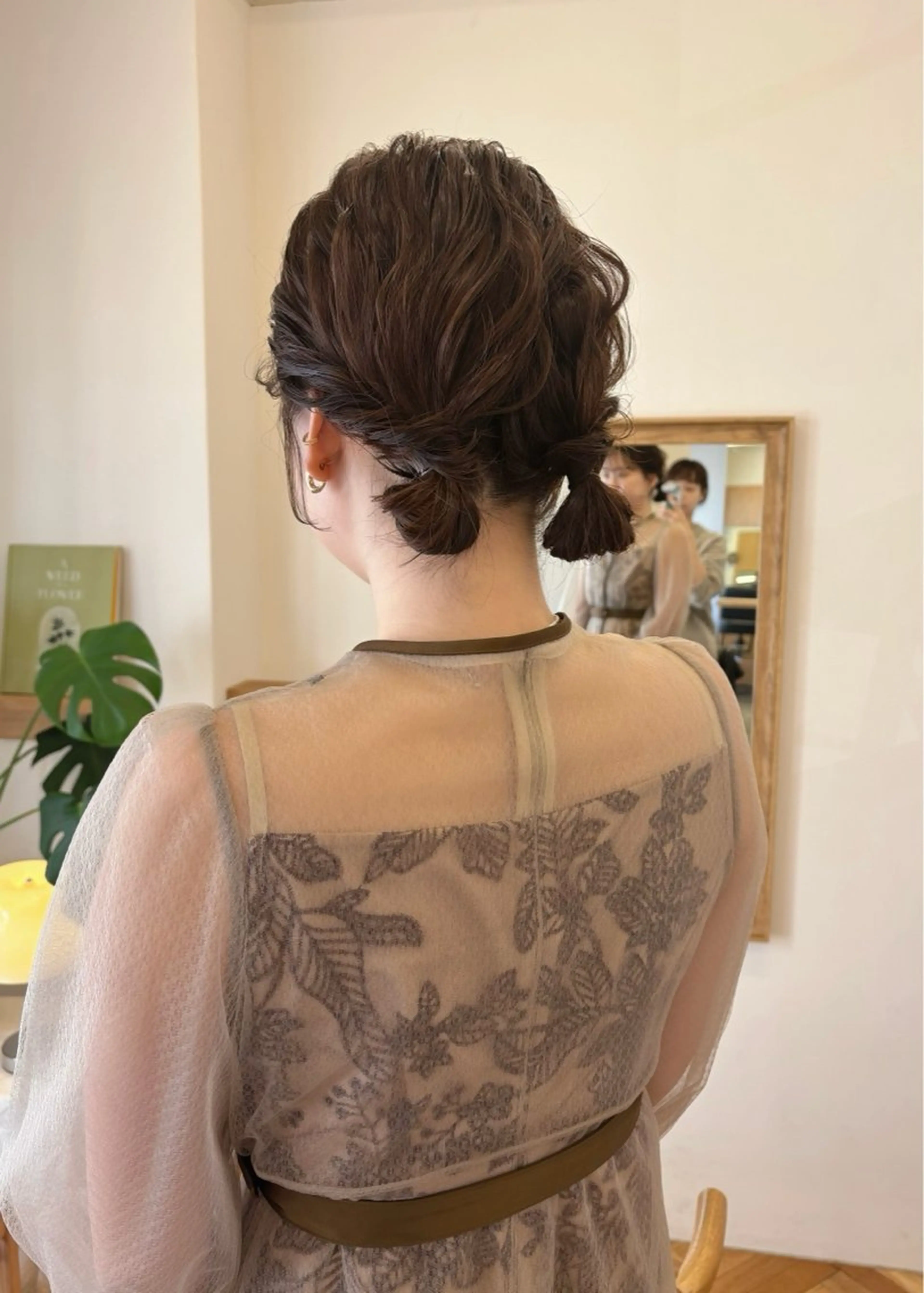 ミディアム ヘアアレンジ お団子ヘア ヘアセット 西山 紗耶香🪽 透明感カラー/ボブのヘアスタイル