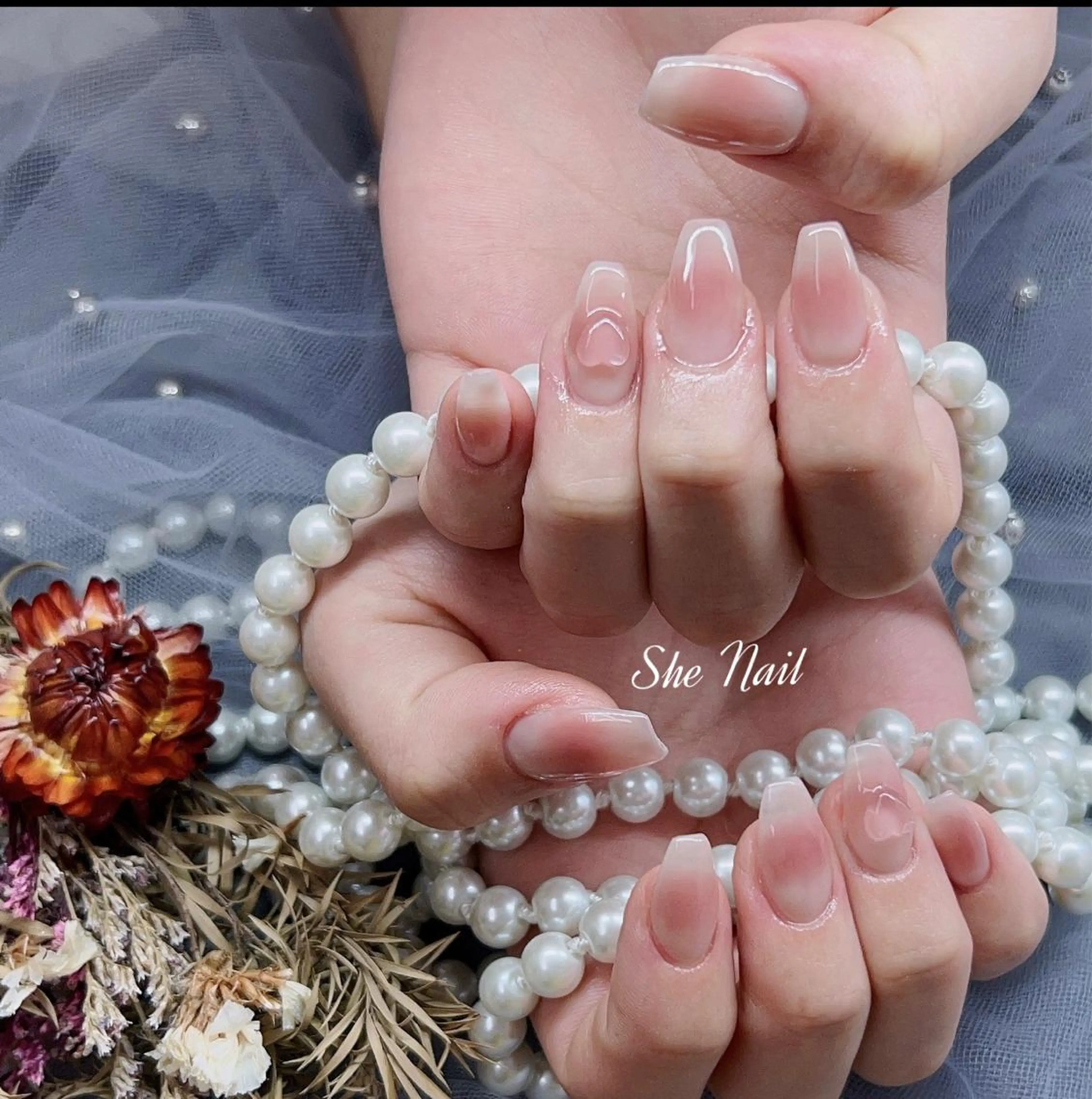 ネイル チークネイル 長さ出し ニュアンスネイル シンプルネイル ネイルチップ ハンドネイル She   Nail所属・ISA_ BELLAのネイルデザイン