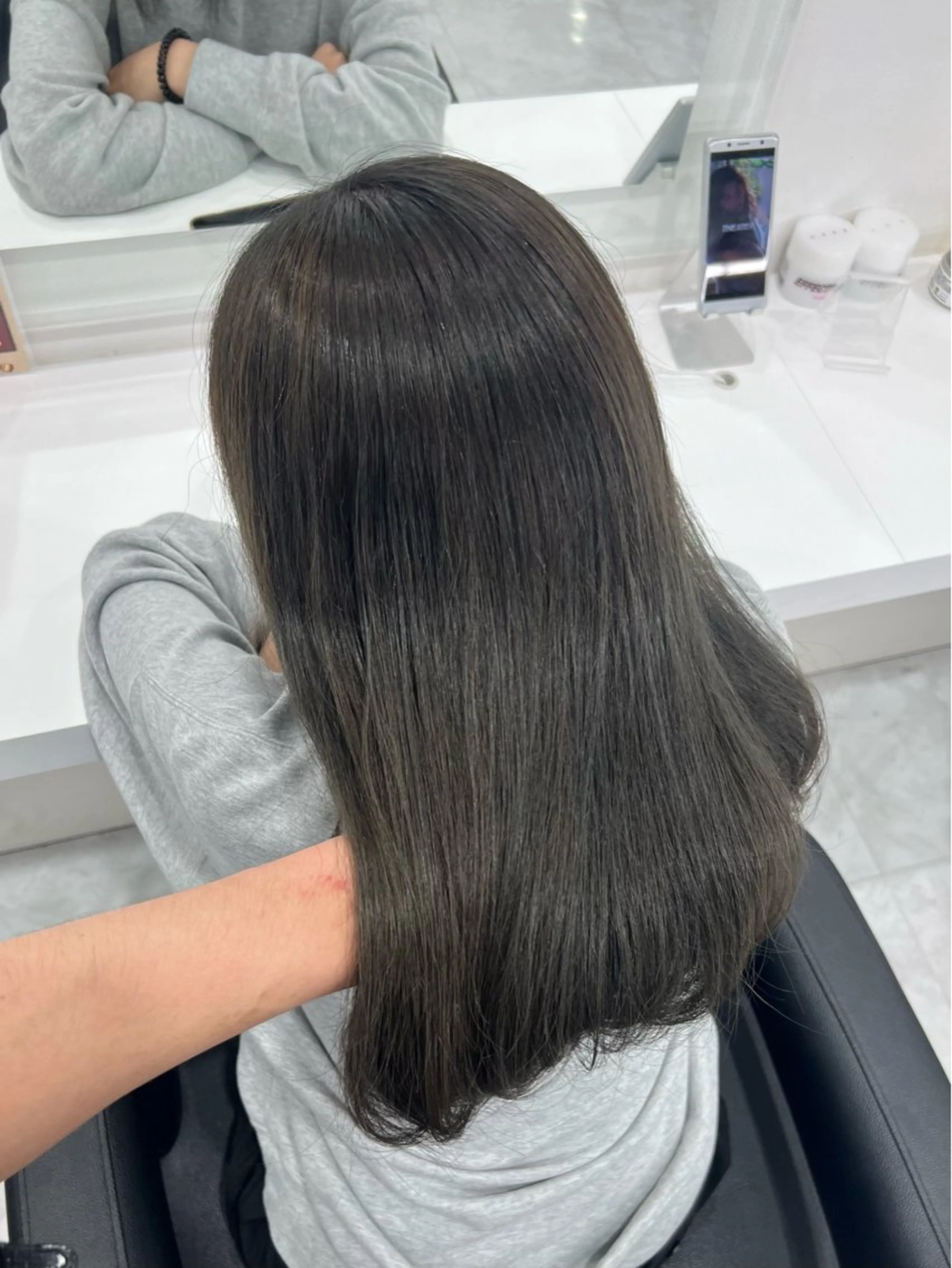 セミロング カラー ベージュカラー ブリーチ ブラウンカラー ブラウンベージュ ダブルカラー オリーブカラー🫒 レイヤーカット✂︎のヘアスタイル