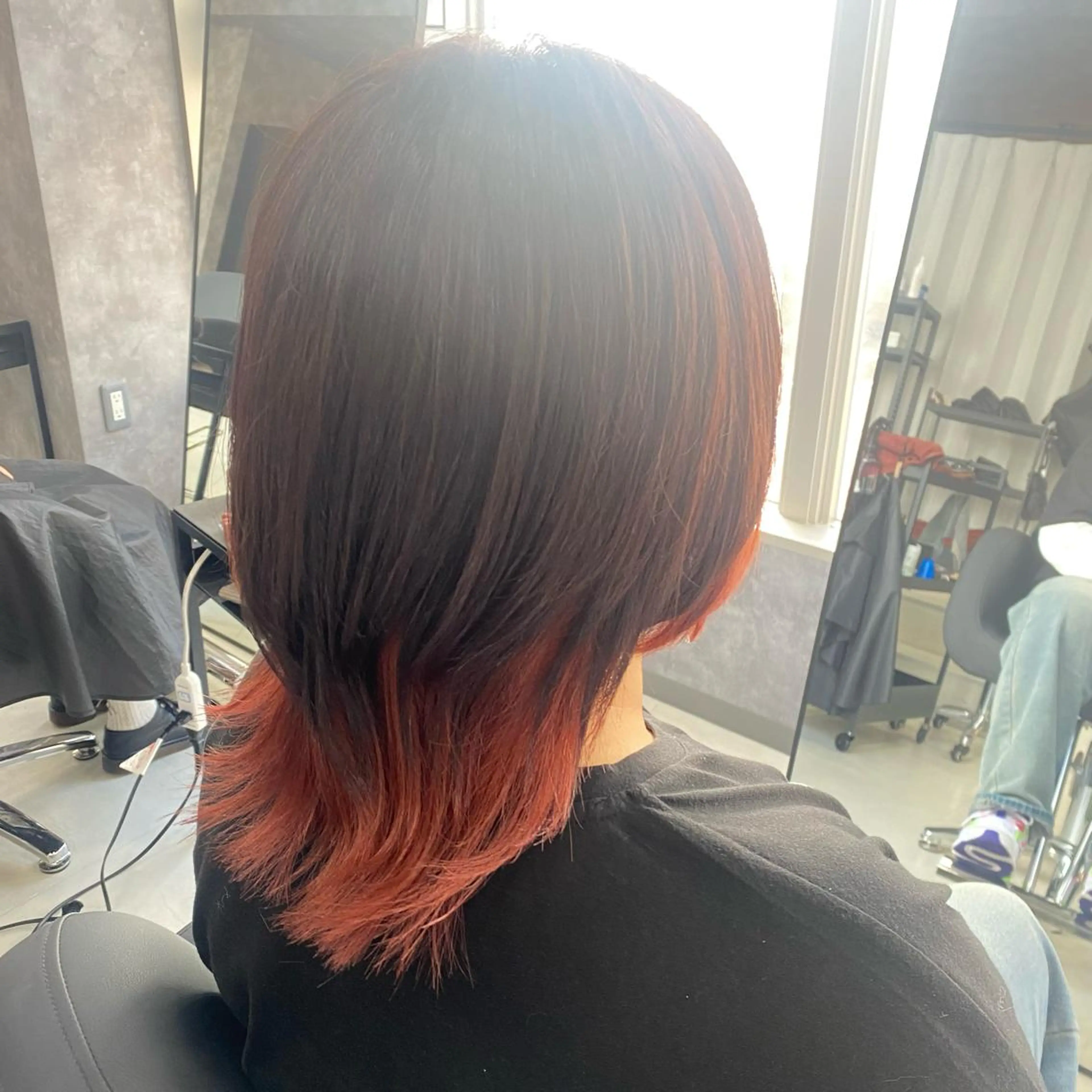 ミディアム カラー インナーカラー ピンクカラー レッドカラー まつ毛パーマ専門 茉里のヘアスタイル