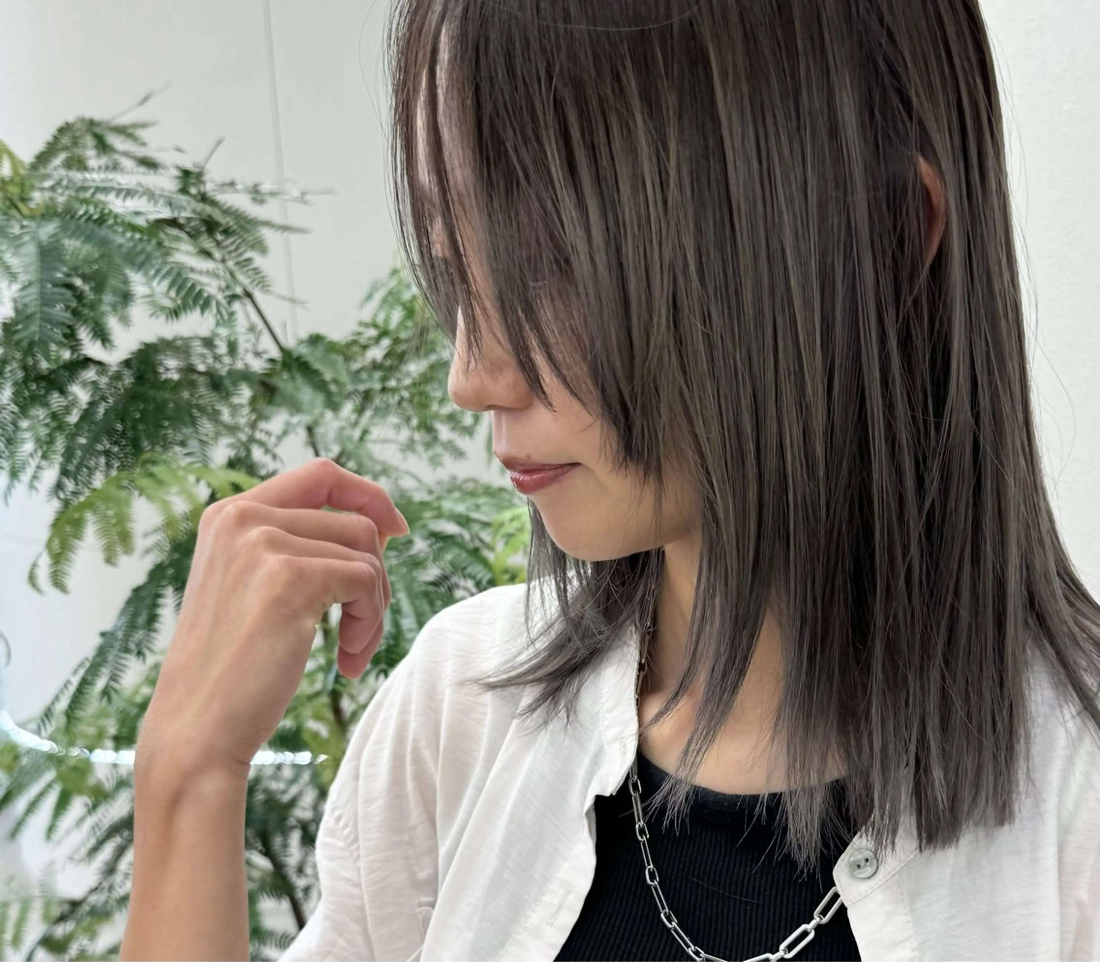 セミロング 髪質改善 トリートメント ena 縮毛矯正×髪質改善のヘアスタイル