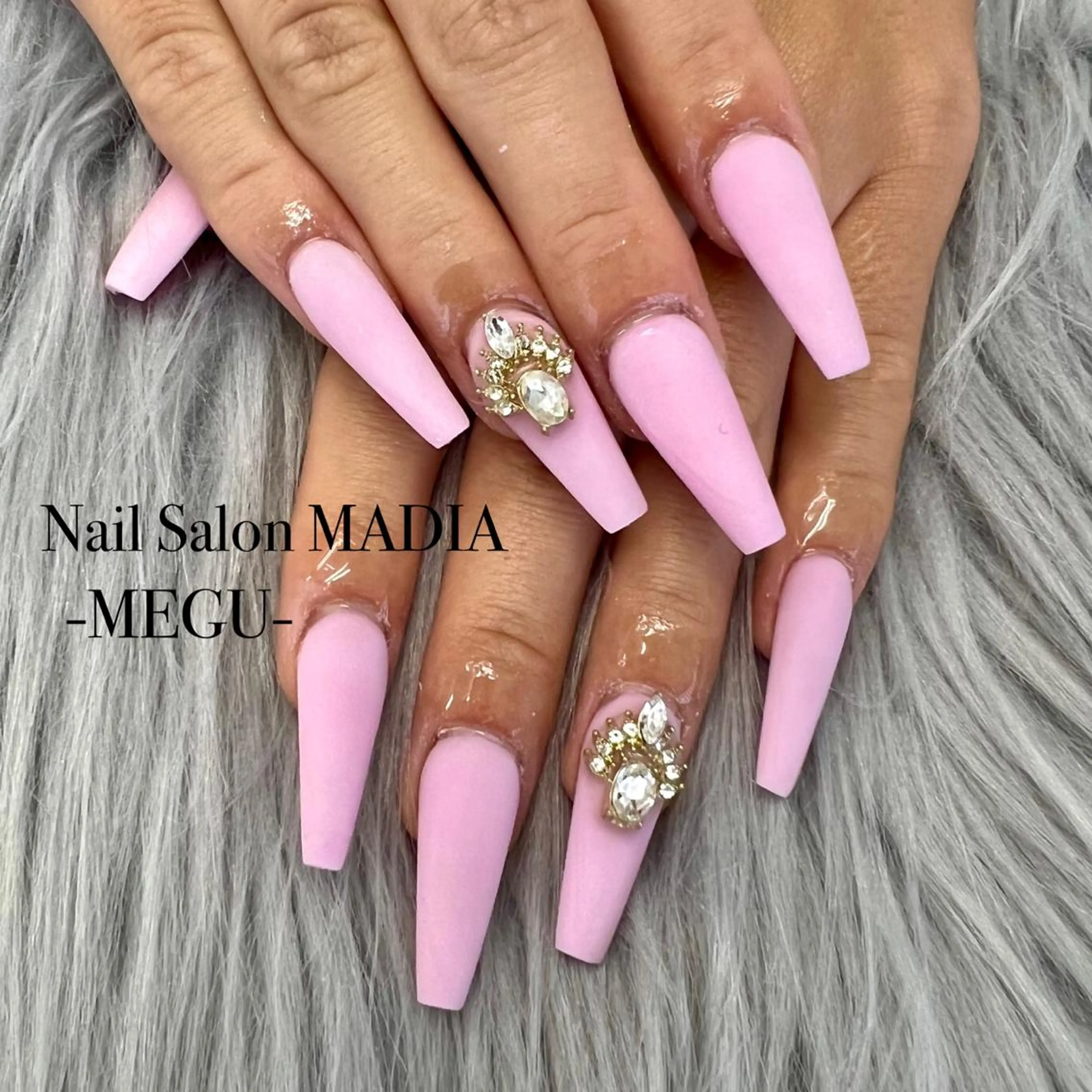 ネイル MADIA藤沢所属・MADIA MEGUのネイルデザイン