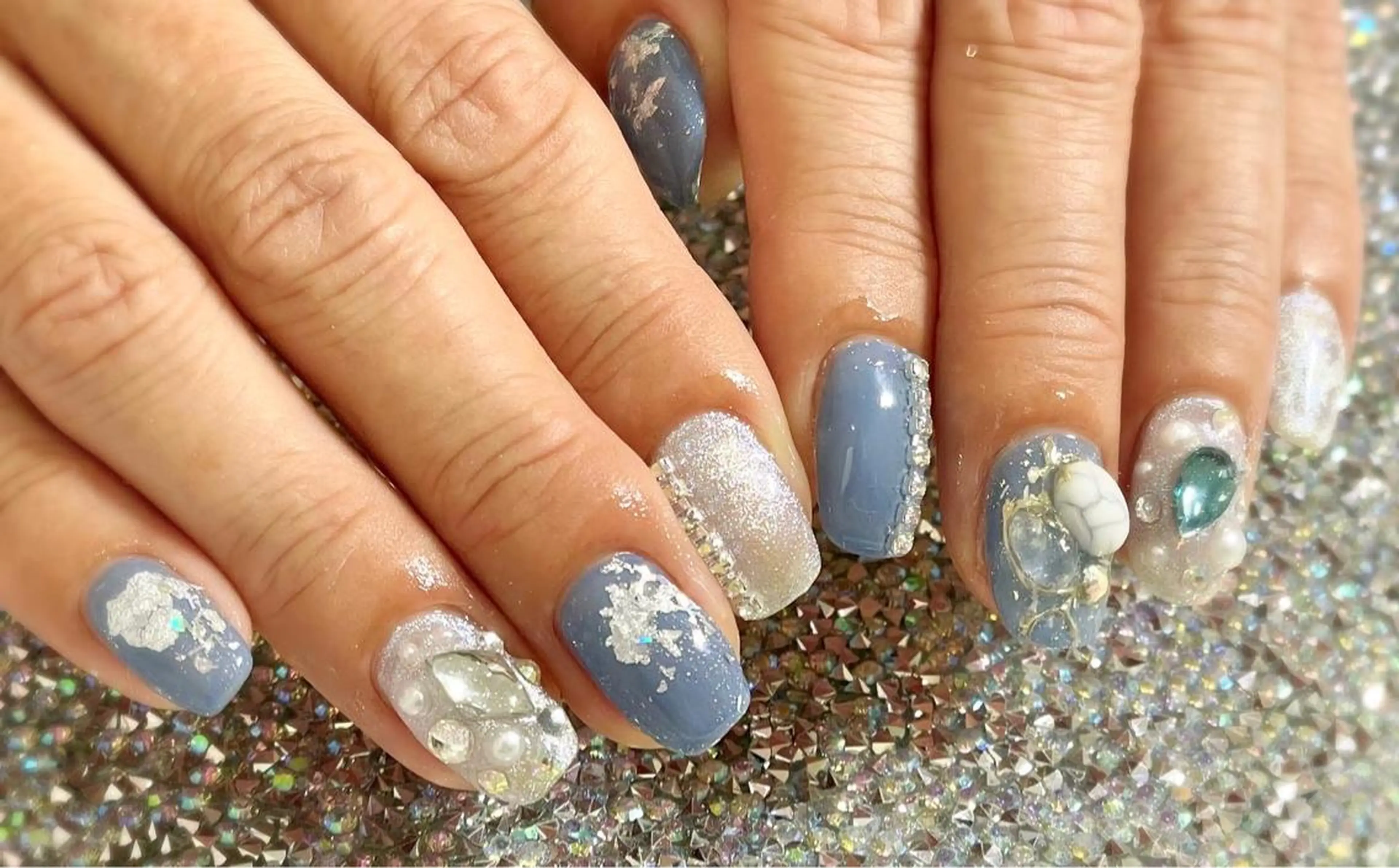 ミディアム BURGUNDY 🌹eriのネイルデザイン