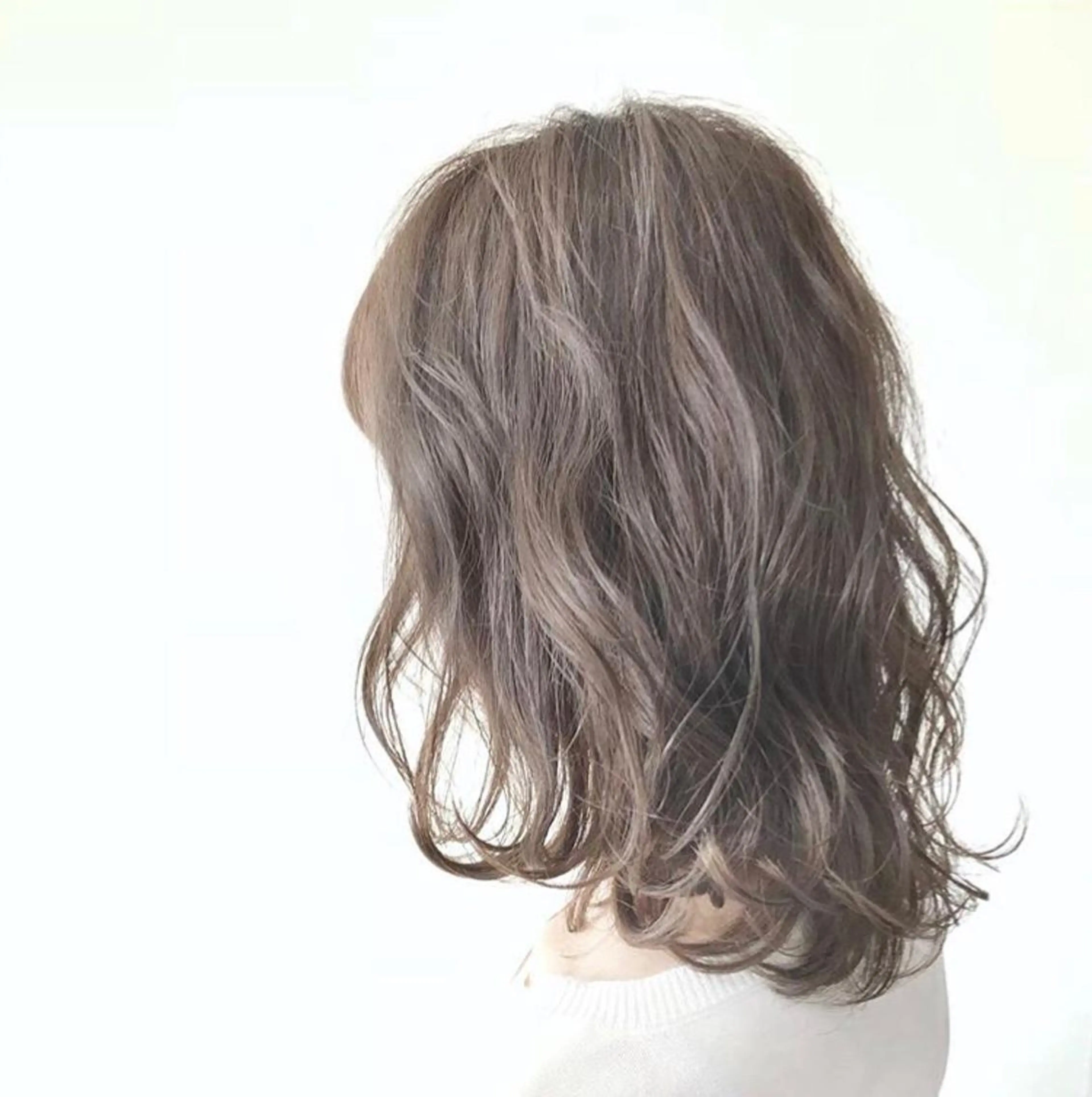 セミロング 🩵盛れる韓国ヘア 🩵うるつやカラーのヘアスタイル