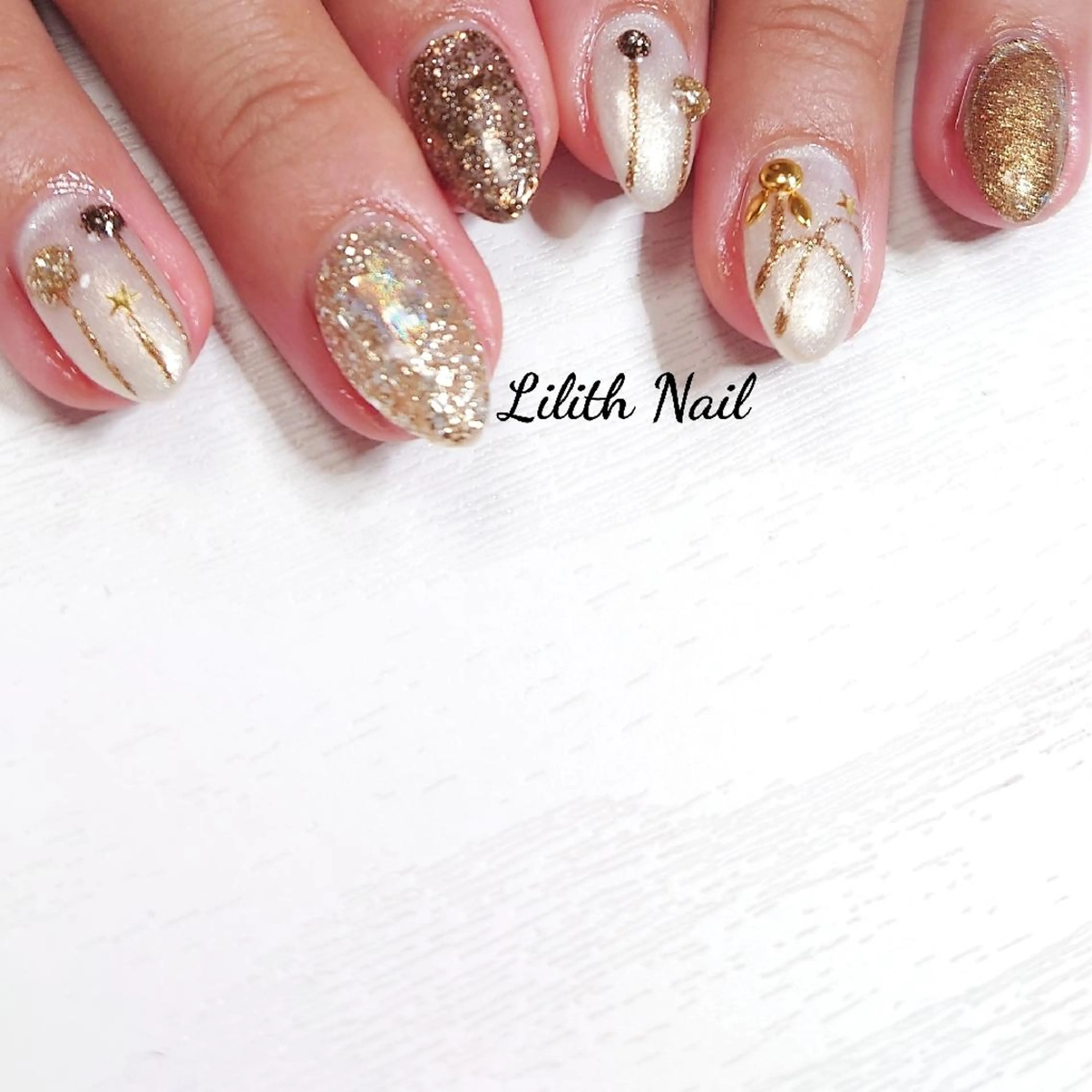 ネイル キラキラネイル ラメ(グリッター) 冬ネイル クリスマス ハンドネイル Lilith Nailのネイルデザイン