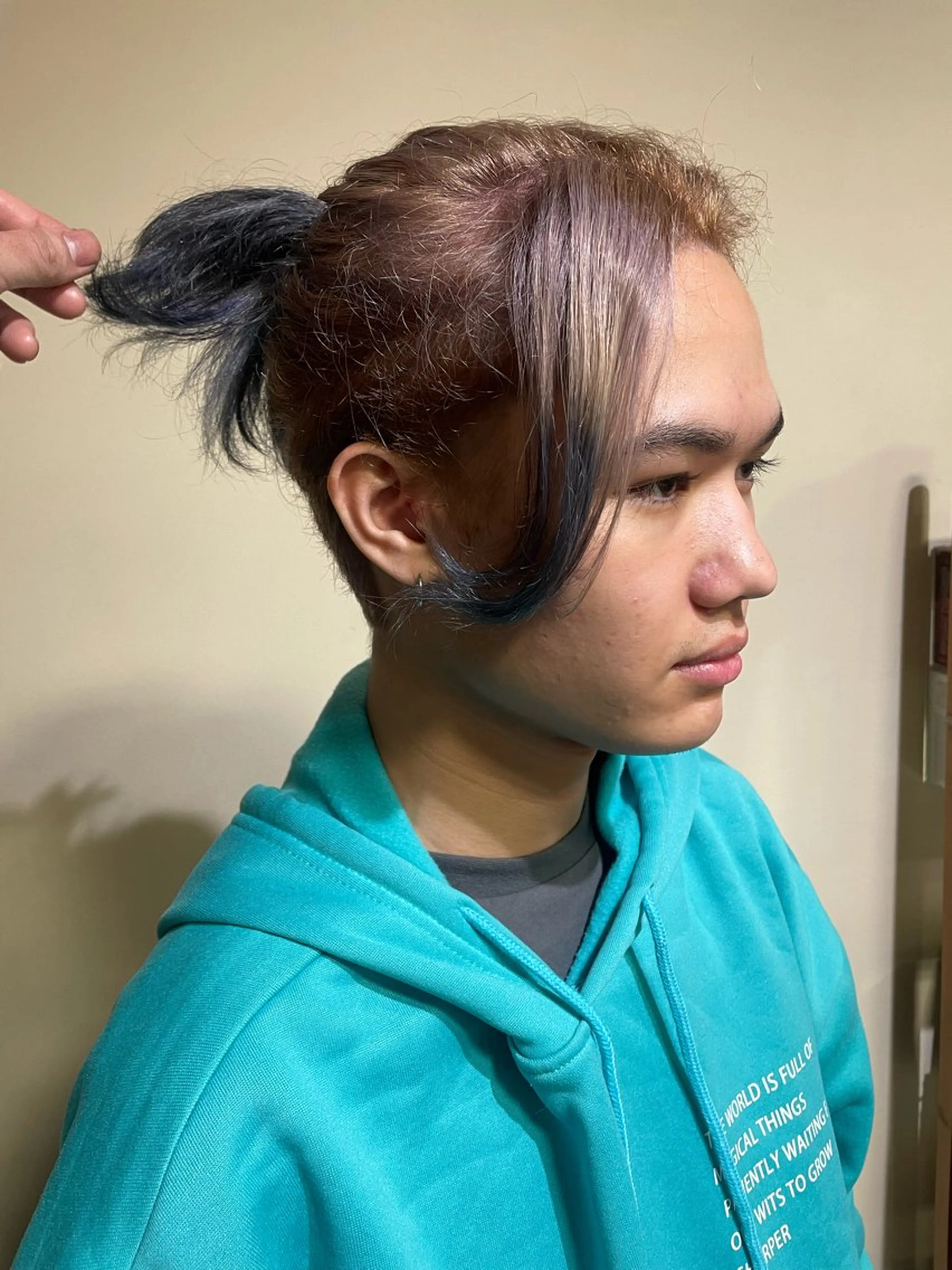 ショート カラー メンズ メンズブリーチ ブリーチ デザインカラー boucle所属・浅岡 昭汰のヘアスタイル