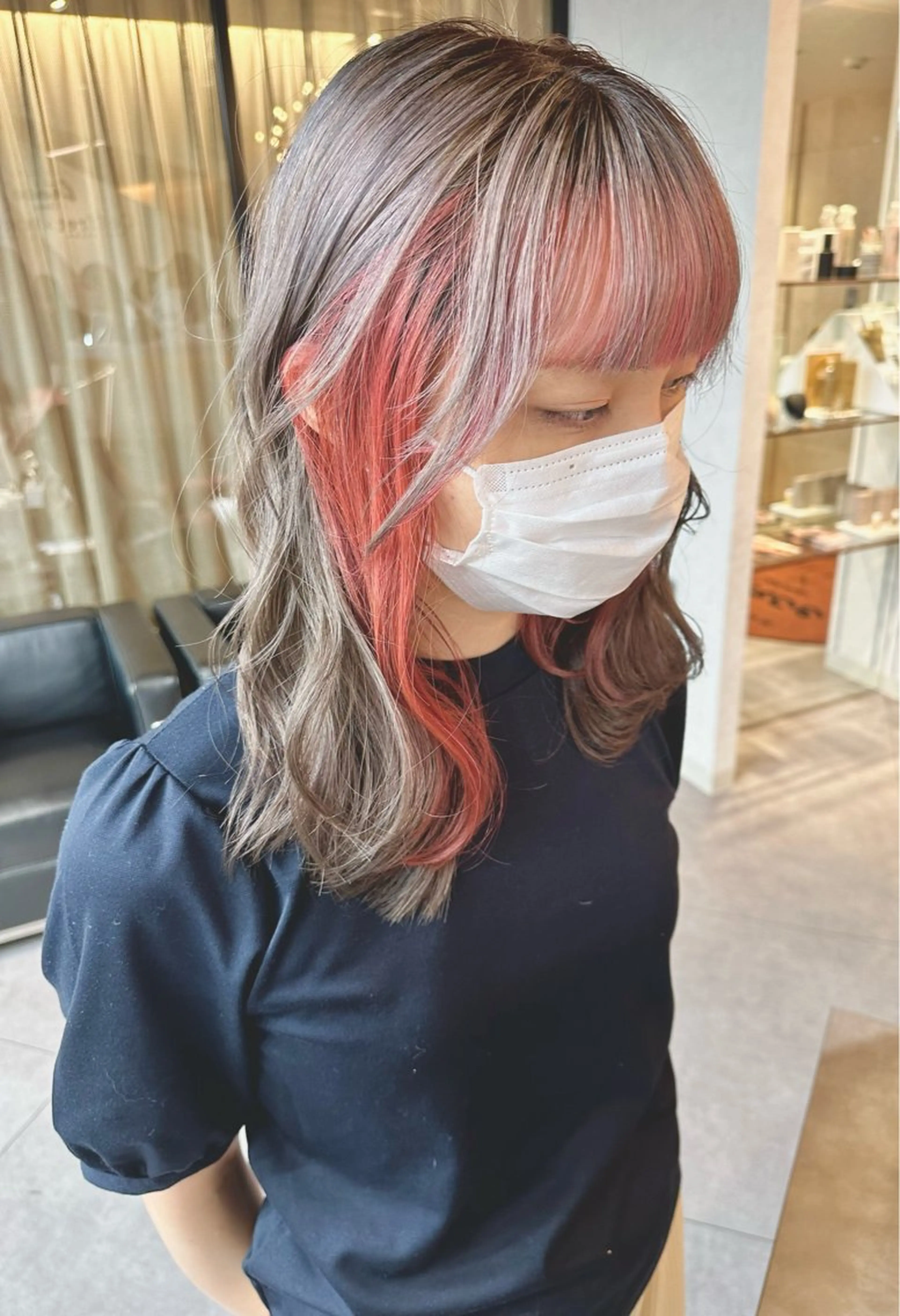セミロング カラー ヘアアレンジ ウルフとハイトーン みっちー✂️のヘアスタイル