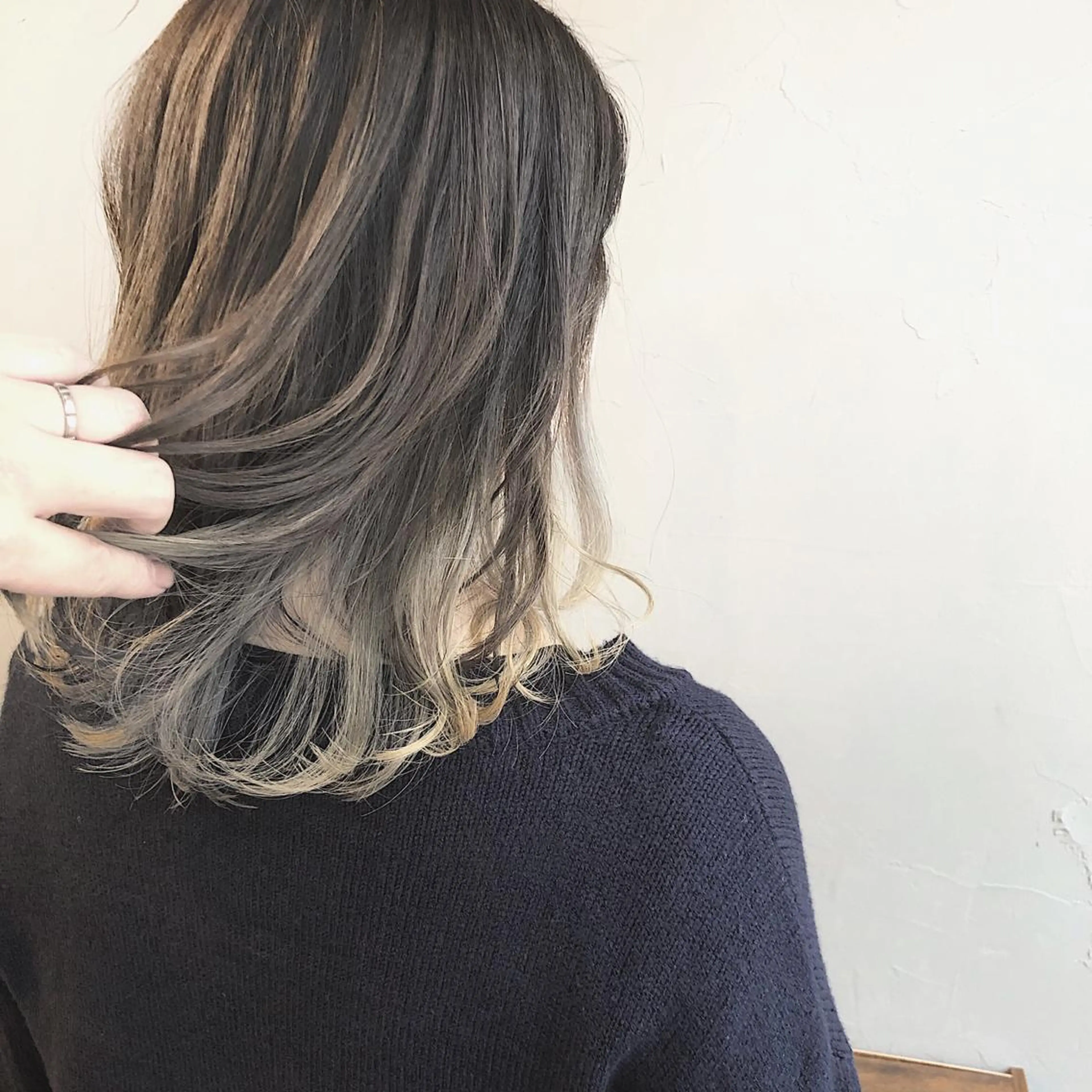 ミディアム カラー ブリーチ 透明感カラー グレージュ インナーカラー カット ヘアカラー トリートメント CISCO所属・山口 浩之のヘアスタイル