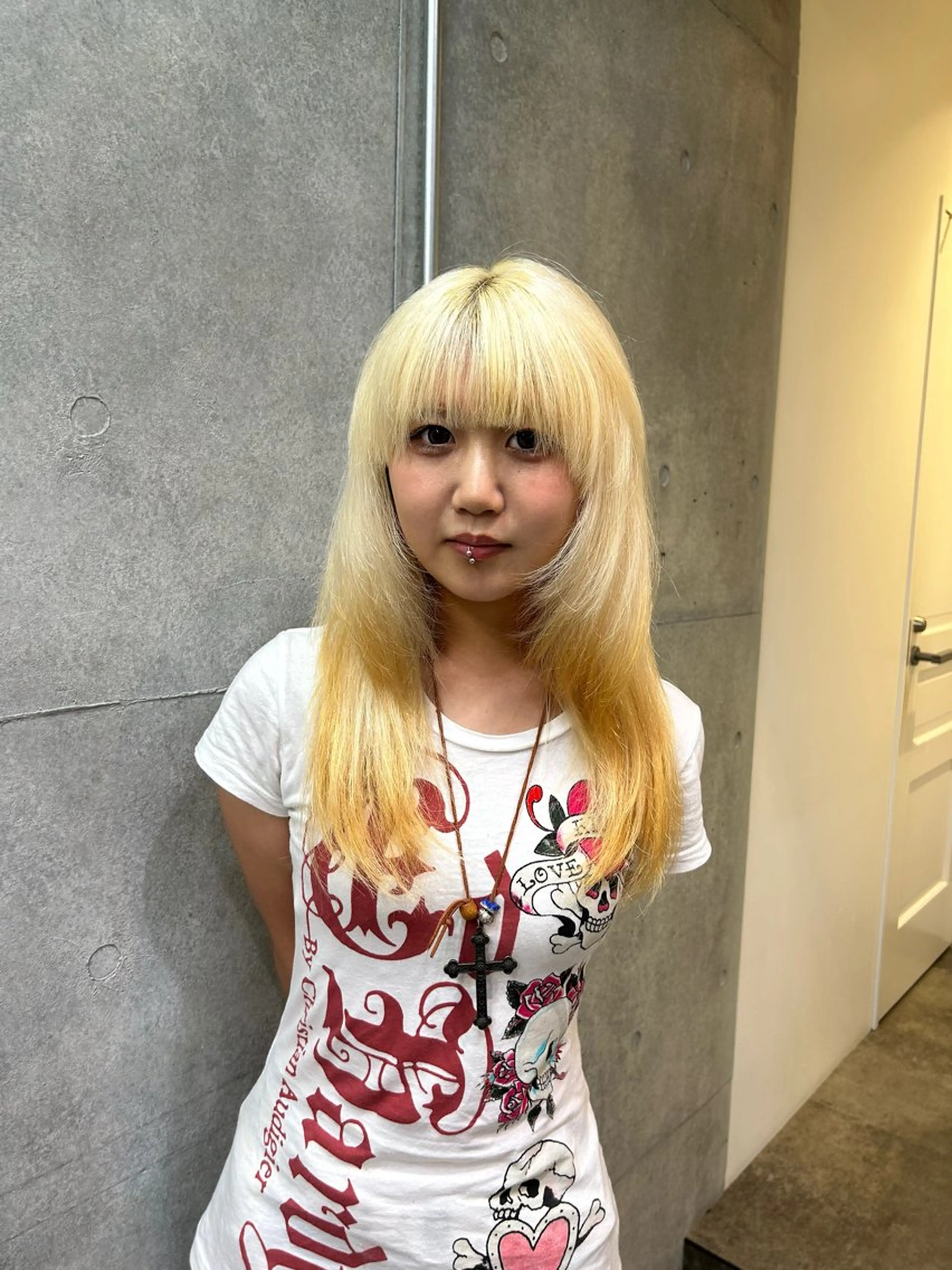 ロング カラー ブリーチ 抜きっぱなしブロンド ブロンド ケアブリーチ デザインカラー ヘアカラー トリートメント ブリーチ⌇﻿ベージュ ハイトーン⌇﻿ヒロトのヘアスタイル