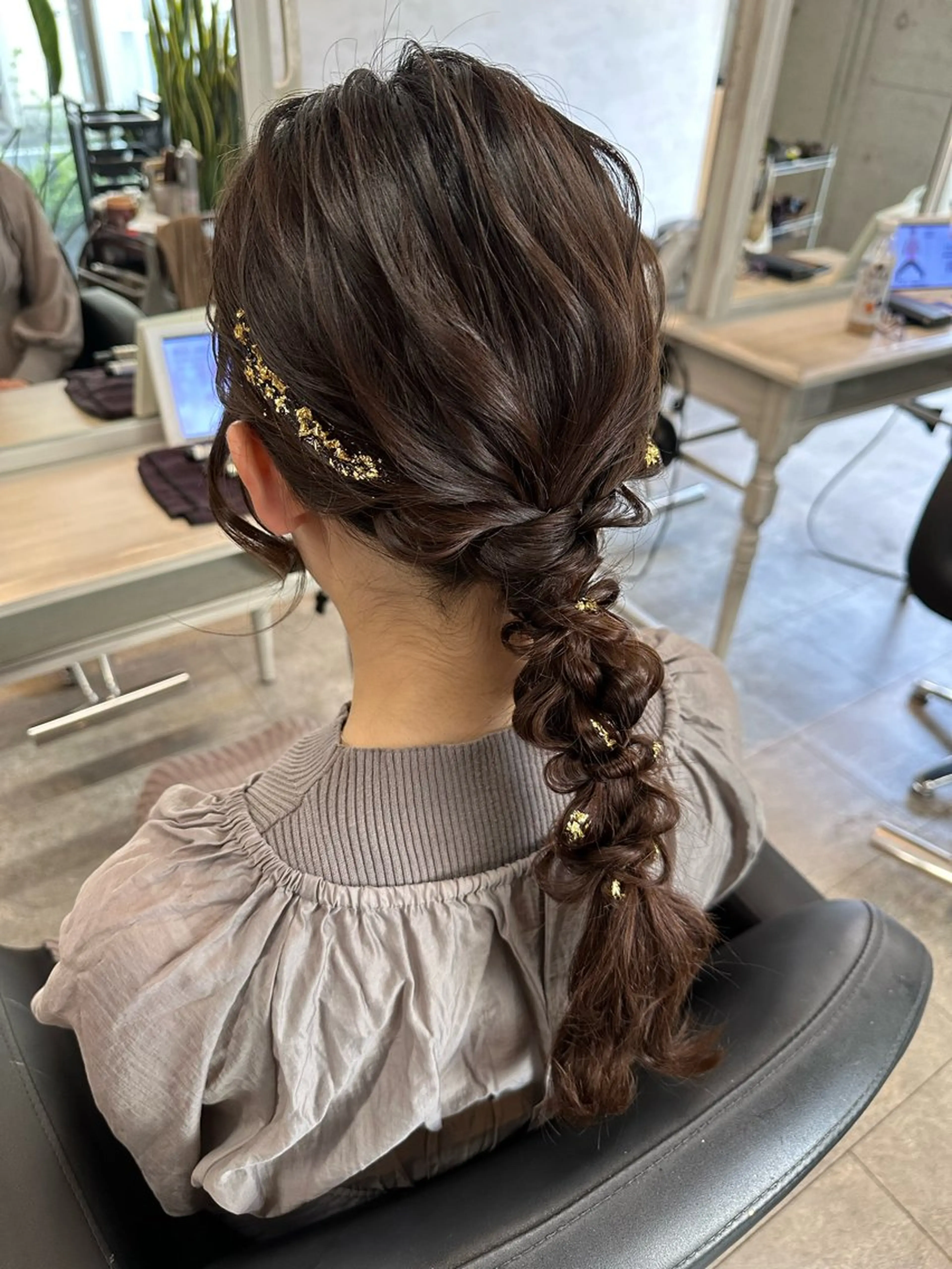 ロング ヘアアレンジ 女性に人気♪ はやしほのかのヘアスタイル