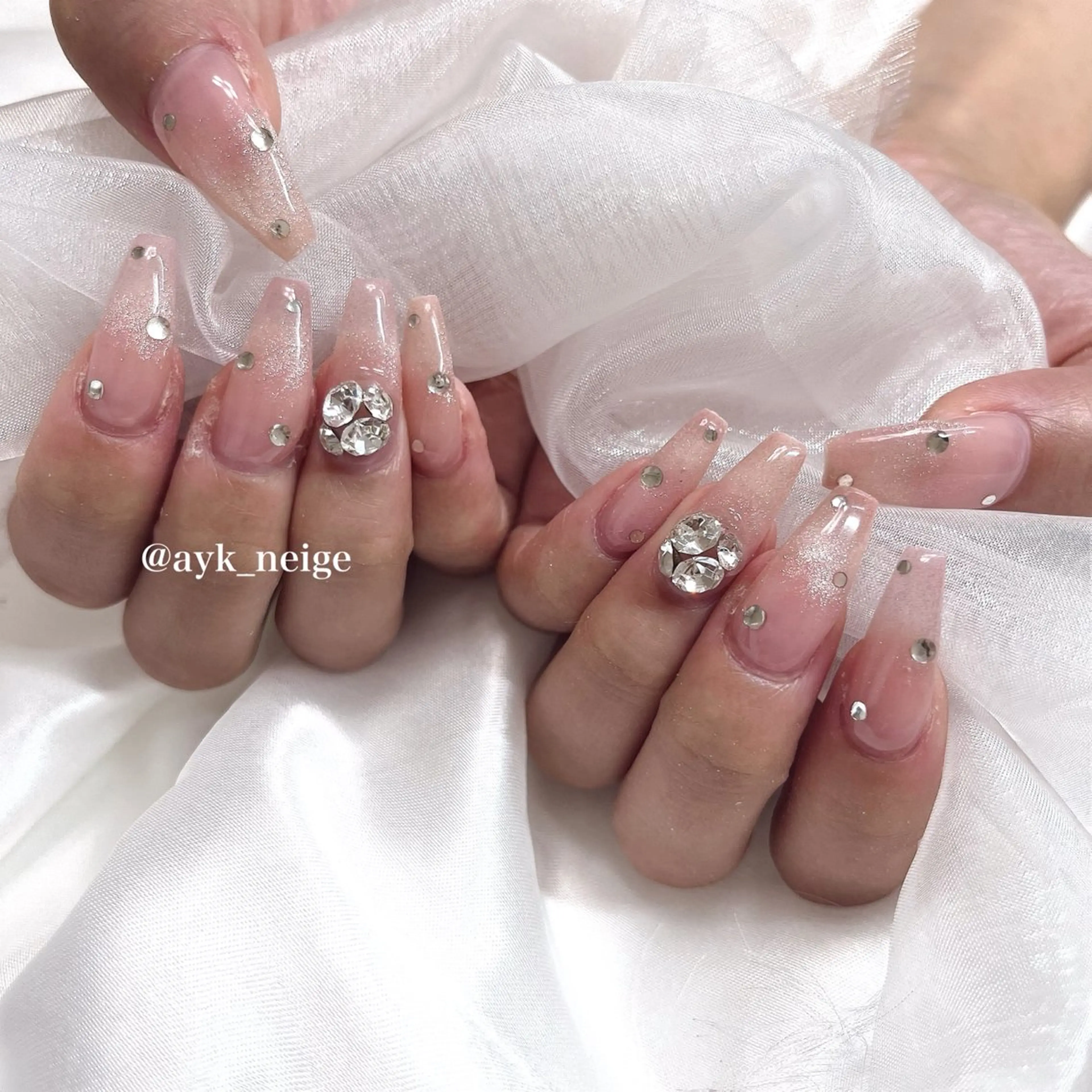 ネイル フットネイル フレンチネイル キラキラネイル 韓国ネイル マグネットネイル n'eige nail所属・大谷 綾香のネイルデザイン