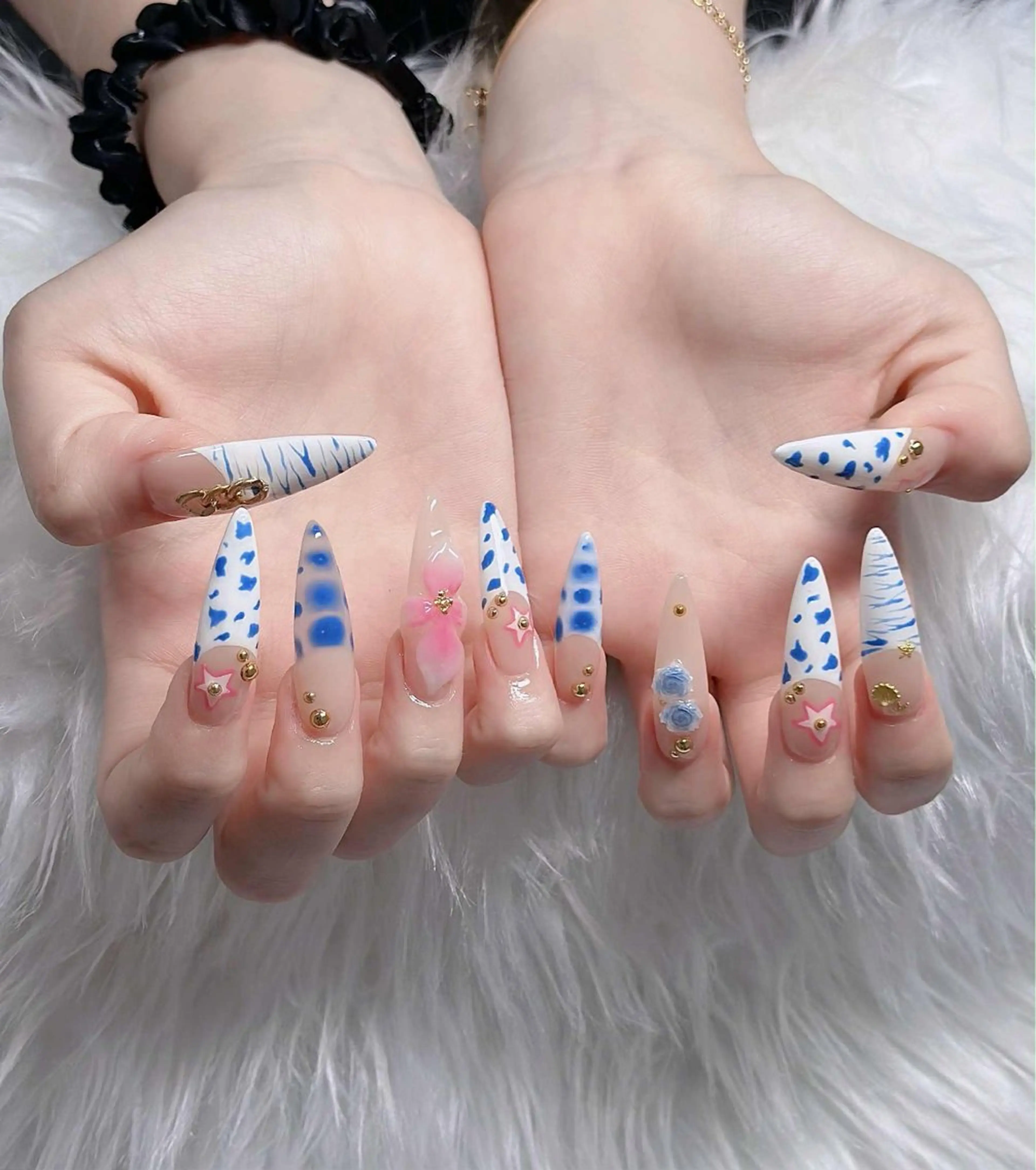 ネイル オーロラネイル フレンチネイル ジェルネイル ハロウィン キラキラネイル ハンドネイル H.baby Nail Salonのネイルデザイン