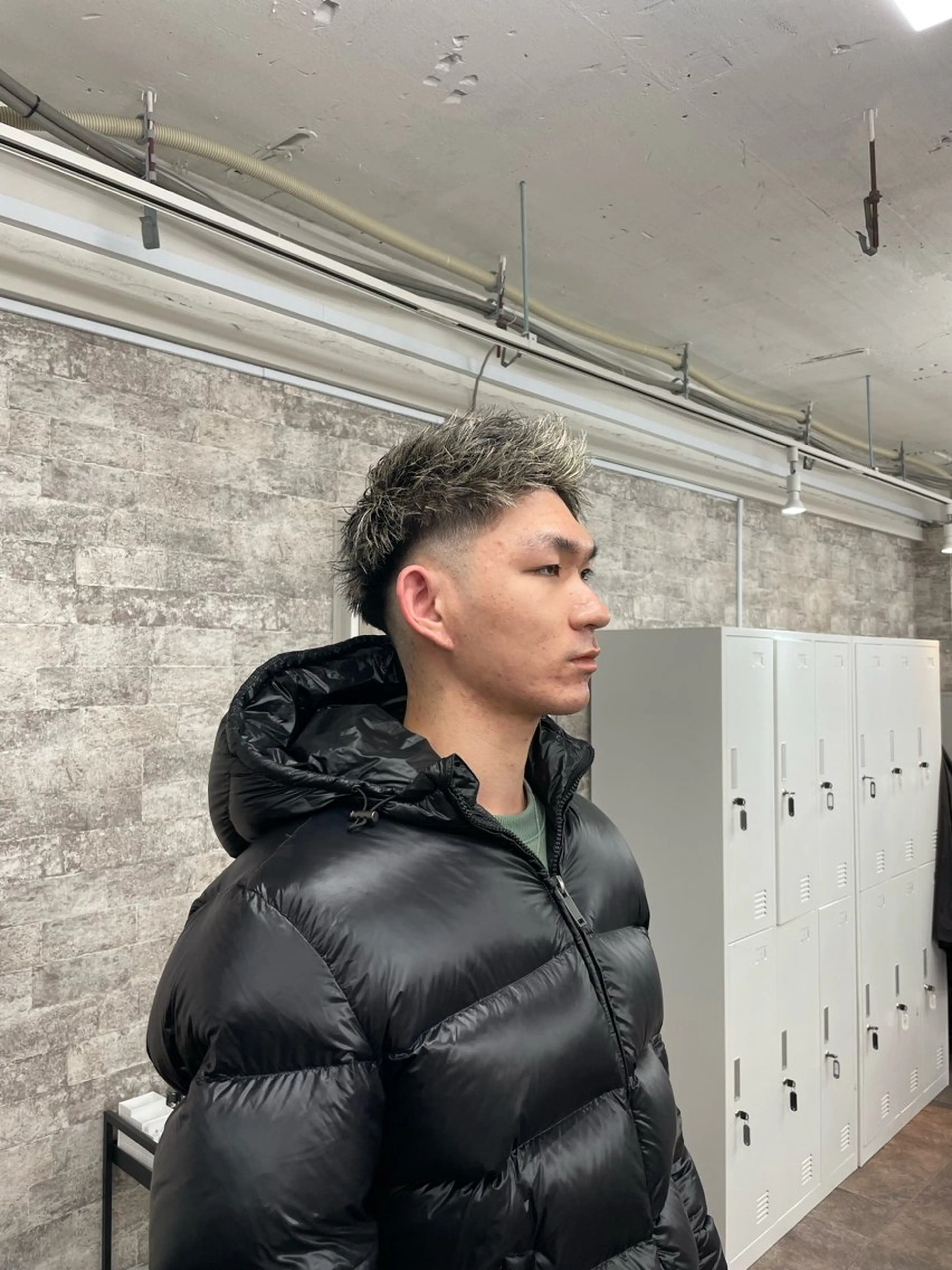 メンズ ヘアカラー フェードパーマ 新倉幸之助のヘアスタイル