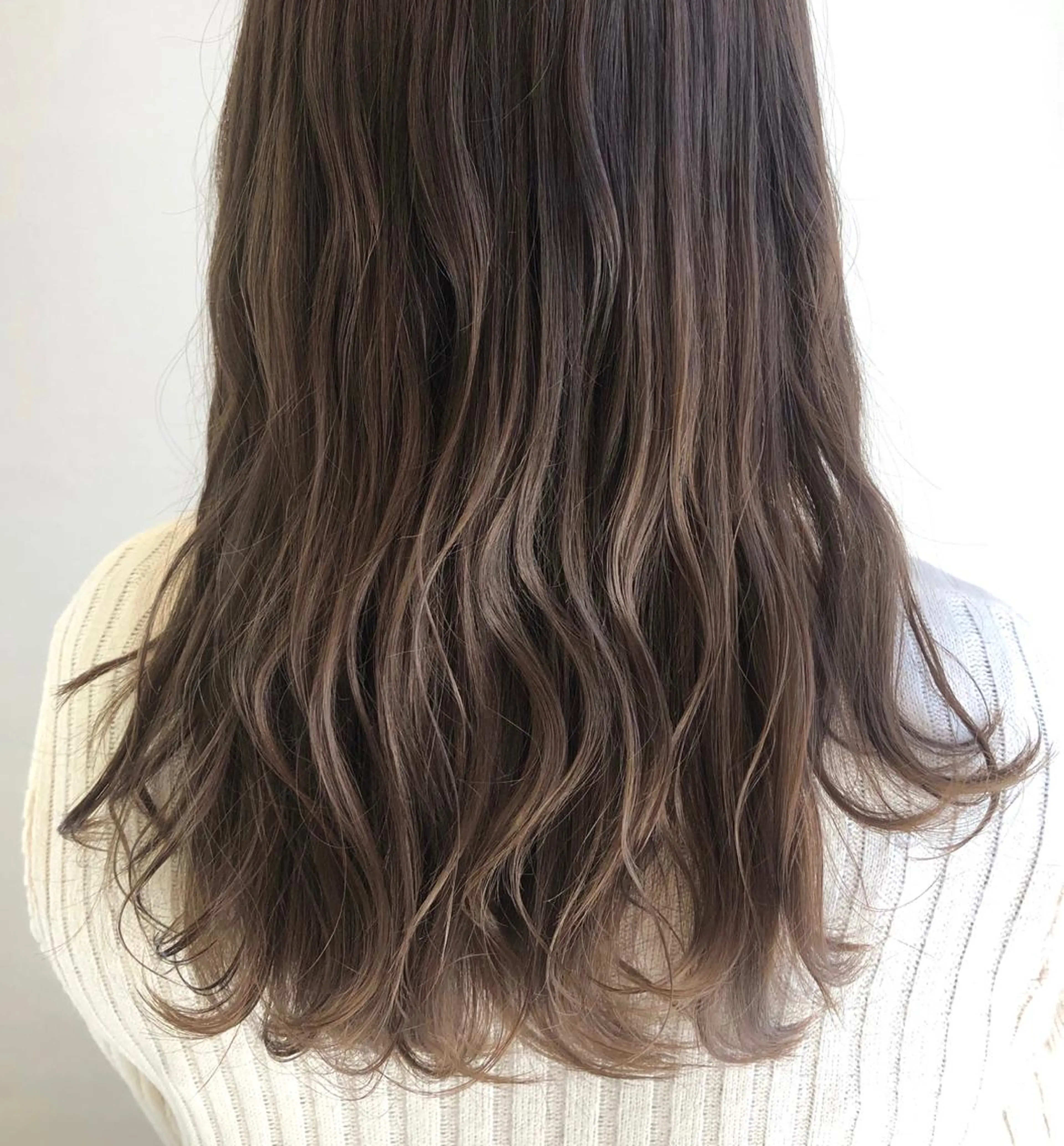 ミディアム カラー アッシュ ベージュカラー カット ヘアカラー 齋藤 咲のヘアスタイル