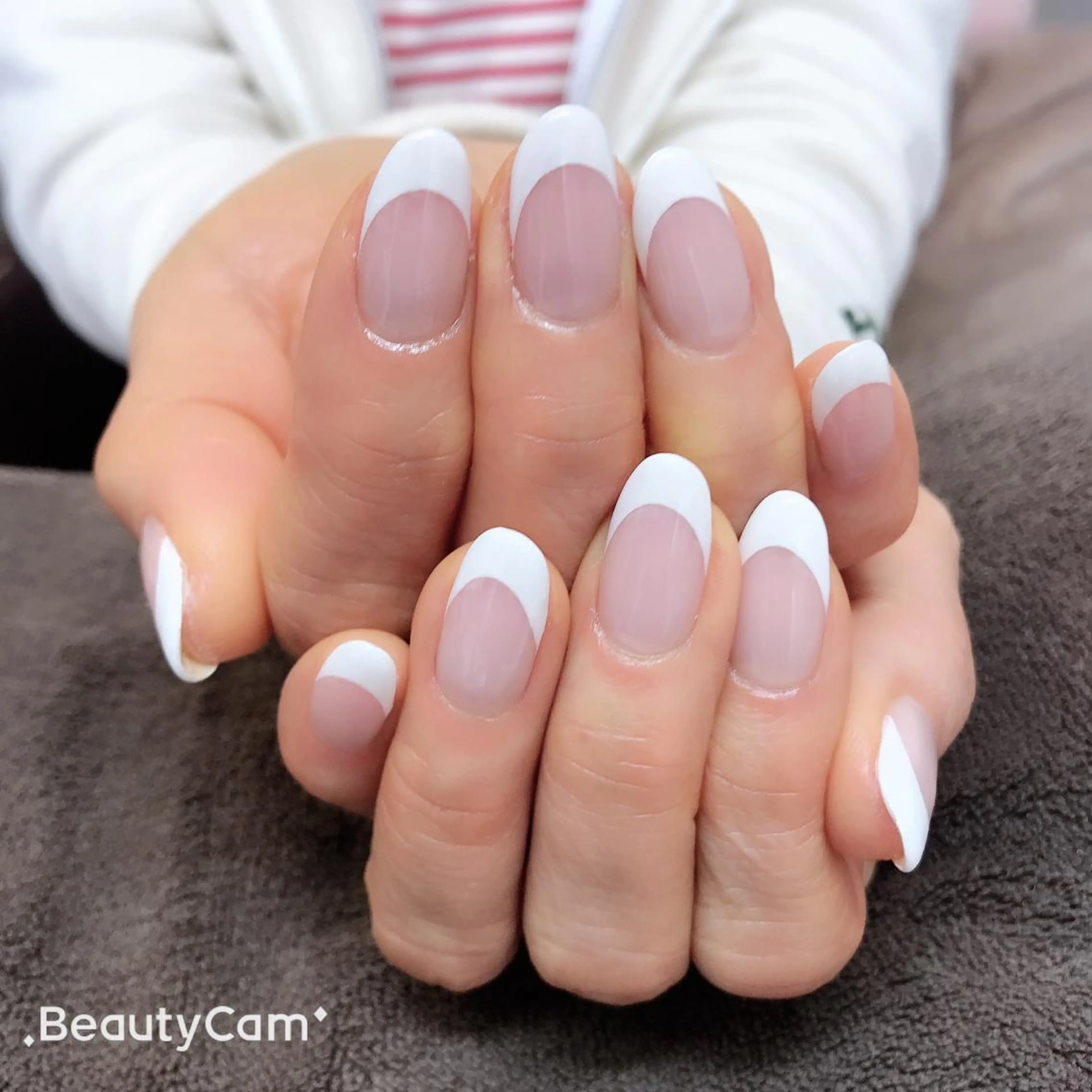 ミディアム ネイル フレンチネイル ハンドネイル Nail&Eyelash Bloom所属・ネイル&アイラッシュ Bloomのマツエク・マツパデザイン