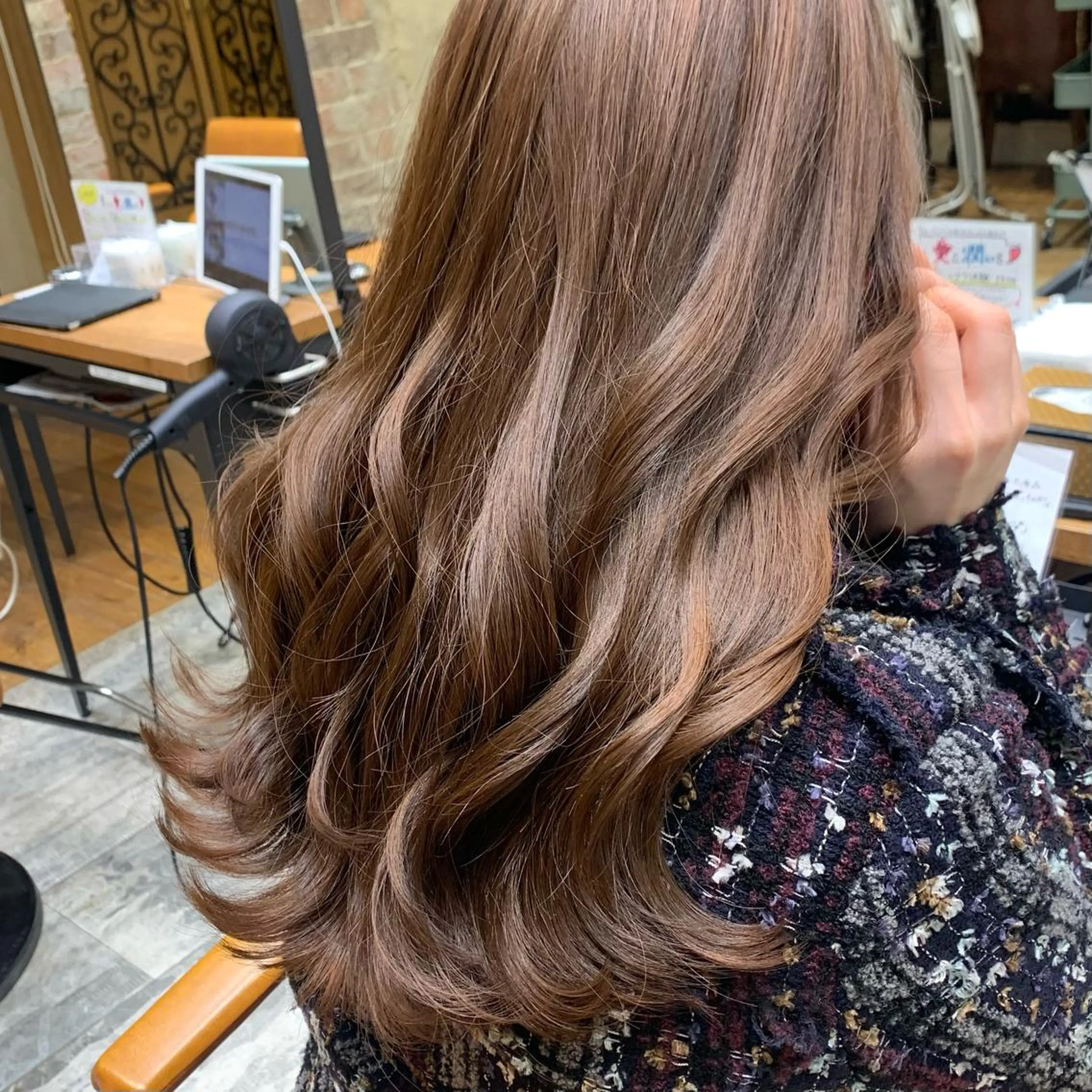 セミロング レイヤーカット カット ヘアカラー トリートメント 🧡くびれヘア/前髪 顔周り🧡久原結衣のヘアスタイル