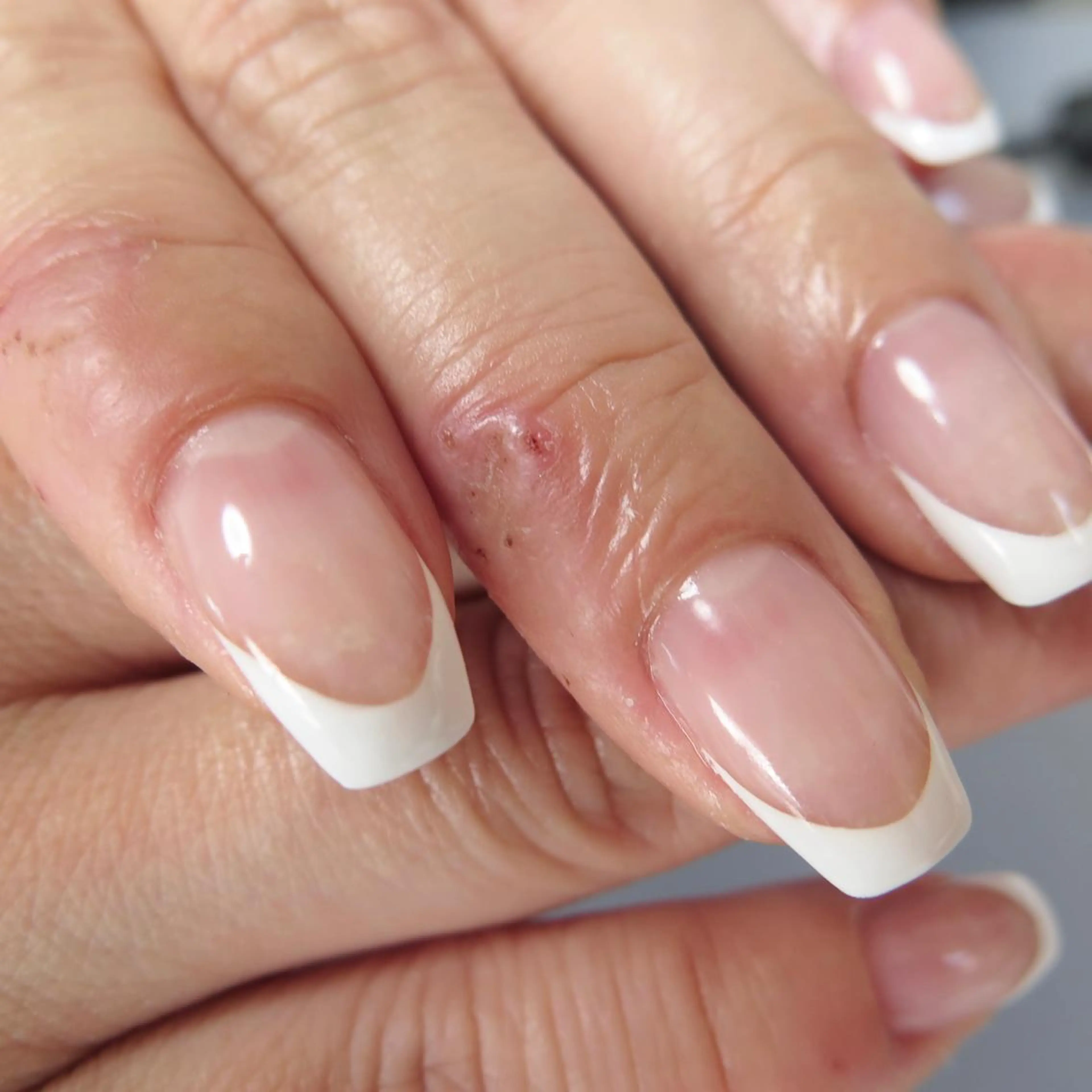 ネイル フレンチネイル シンプルネイル K. NANAのネイルデザイン