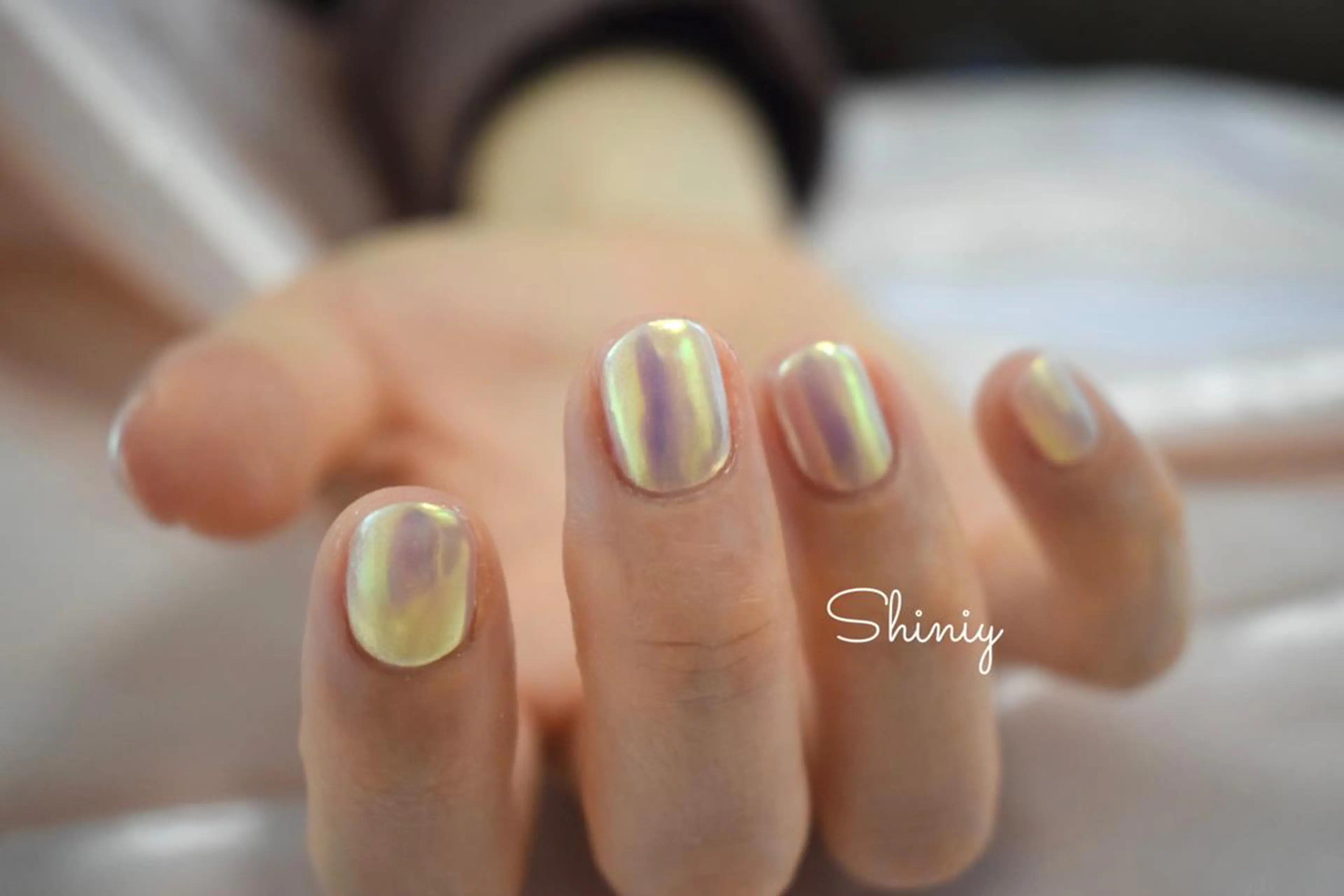 ネイル オーロラネイル ミラーネイル ハンドネイル ネイル&脱毛サロン ユイカのネイルデザイン