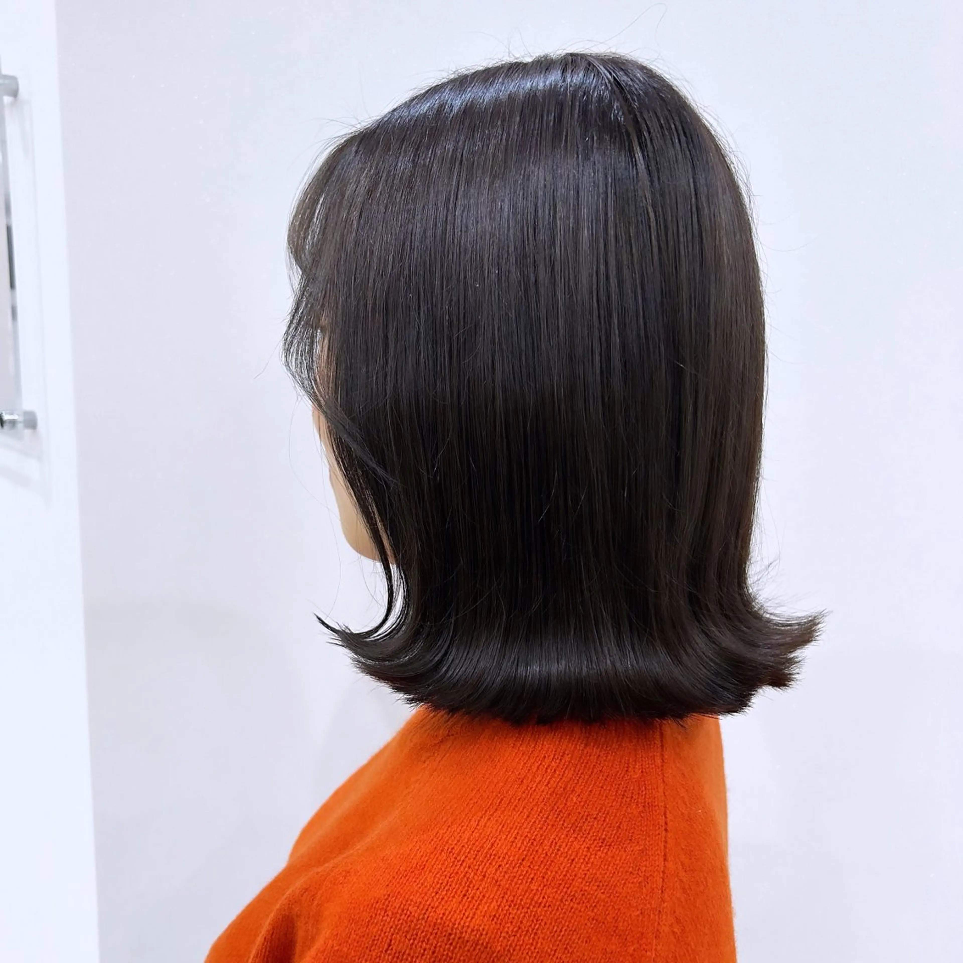 ミディアム カラー 黒髪 ブリーチ グレーブラック ハピネス所属・川本 真鈴のヘアスタイル