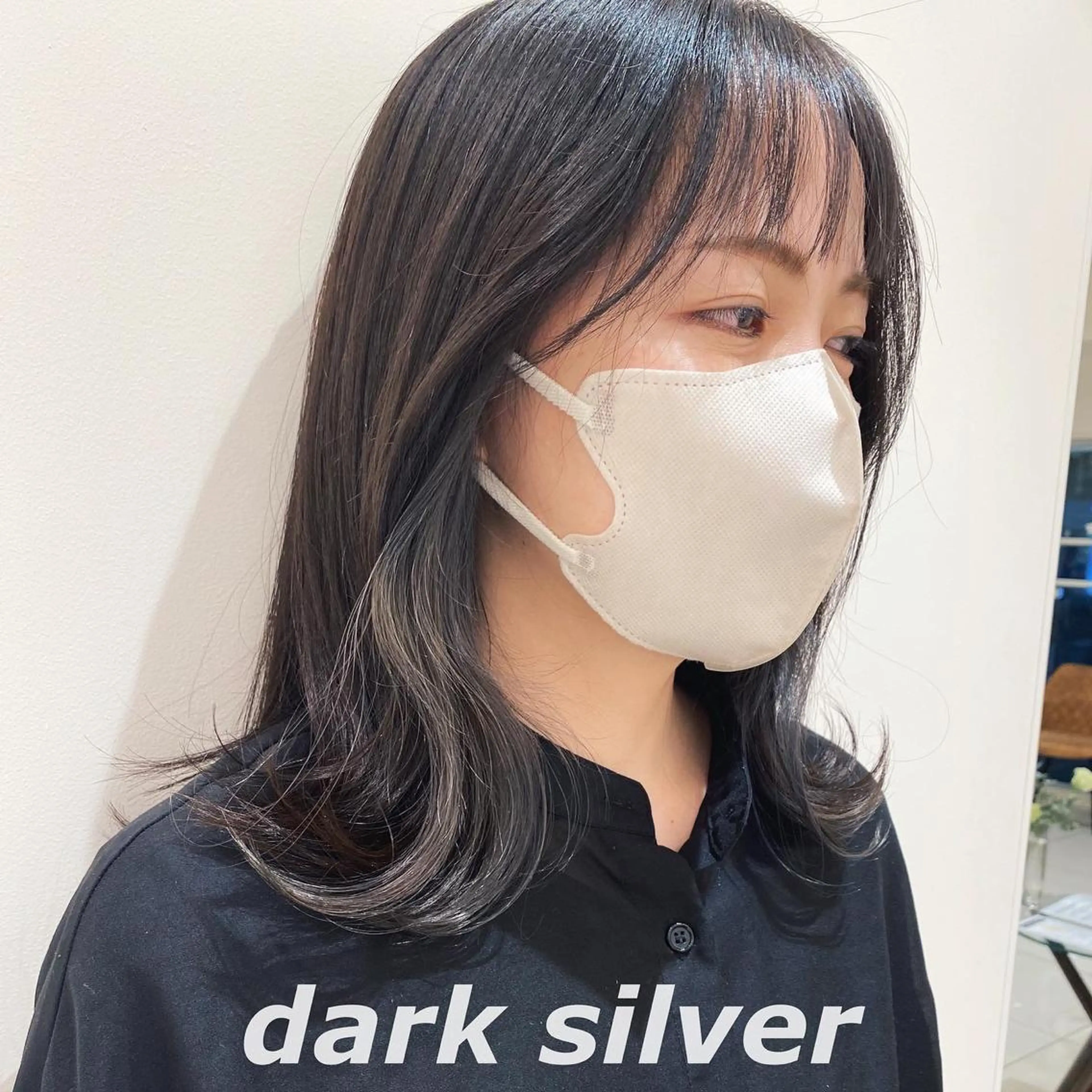 セミロング カラー インナーカラー シルバー カット ヘアカラー トリートメント プレイングカラー🤍 細めハイライトのヘアスタイル