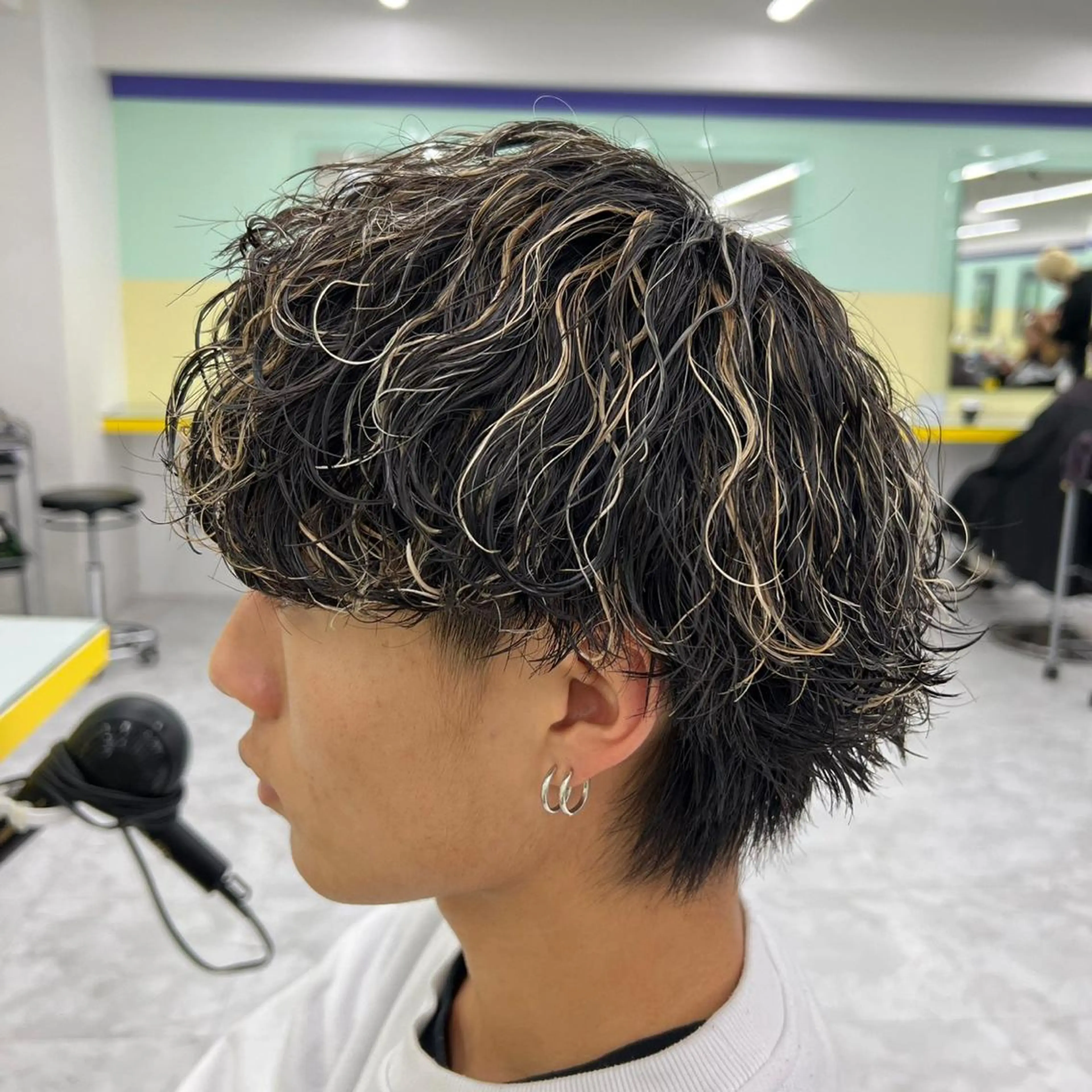 ショート カラー パーマ メンズ メンズハイライト ハイライトカラー ハイライト ヘアカラー 韓国レイヤーカット /ダブルカラーのヘアスタイル
