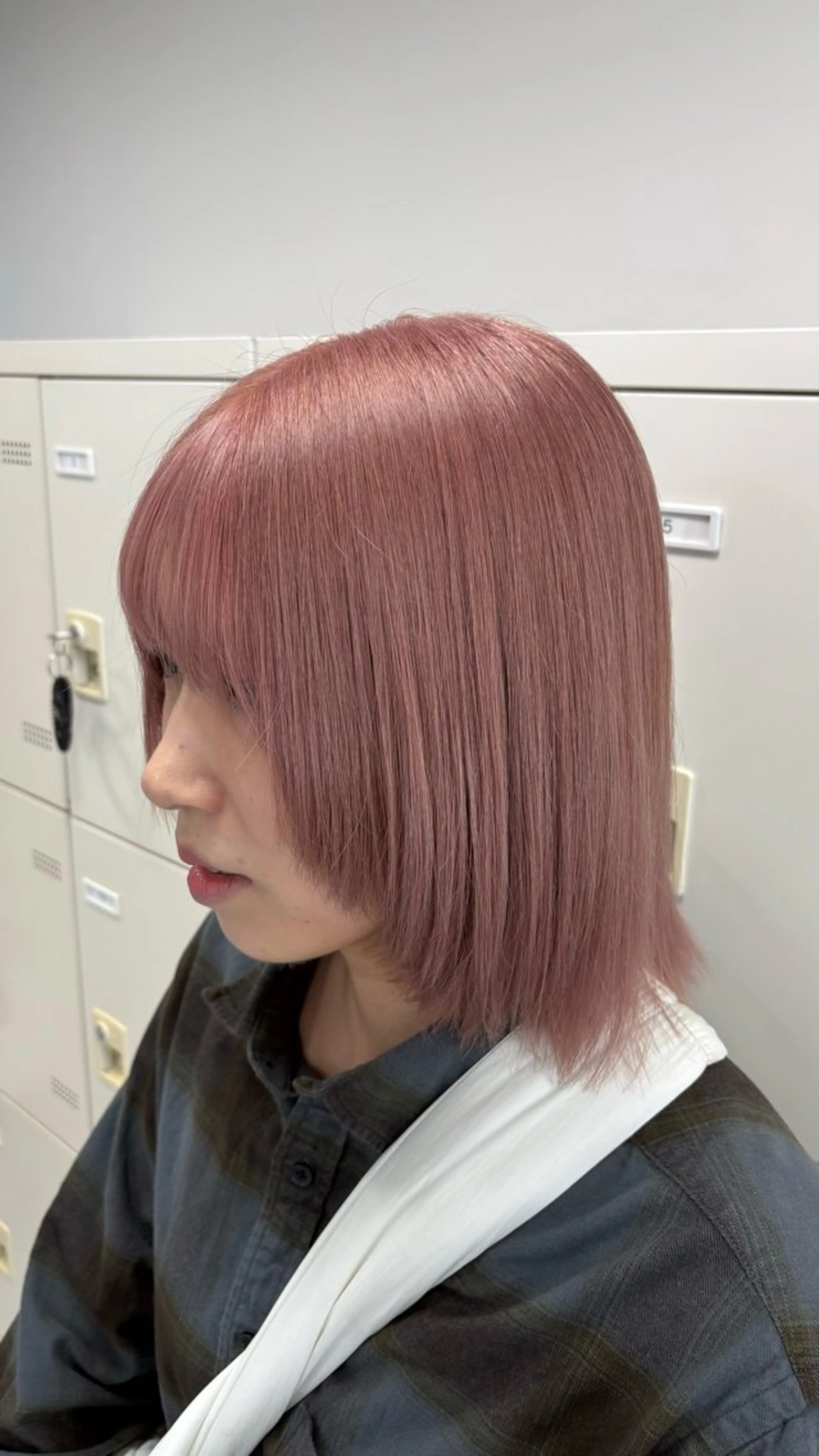 ミディアム カラー 🖤ハイトーン× レイヤー🖤SARAのヘアスタイル