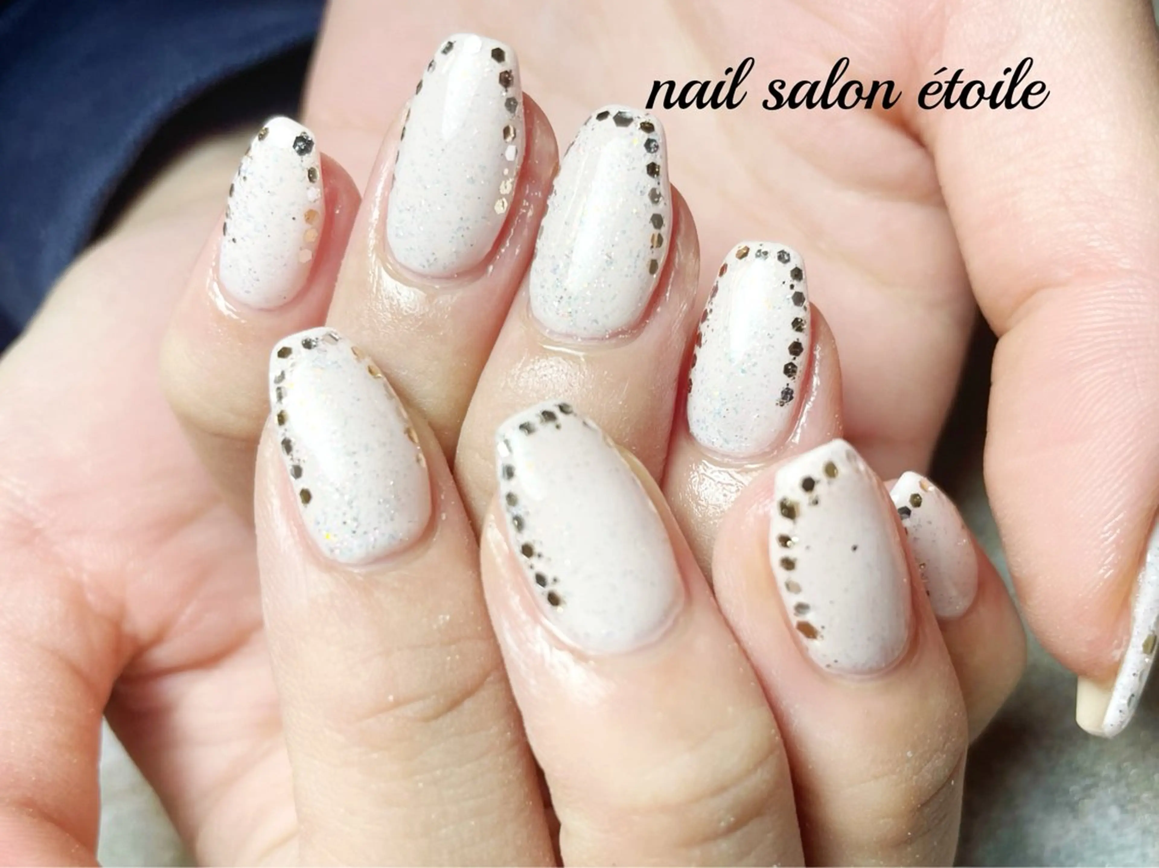 ネイル ホログラムネイル ラメ(グリッター) スクエアネイル ホワイト ハンドネイル nail salon étoileのネイルデザイン