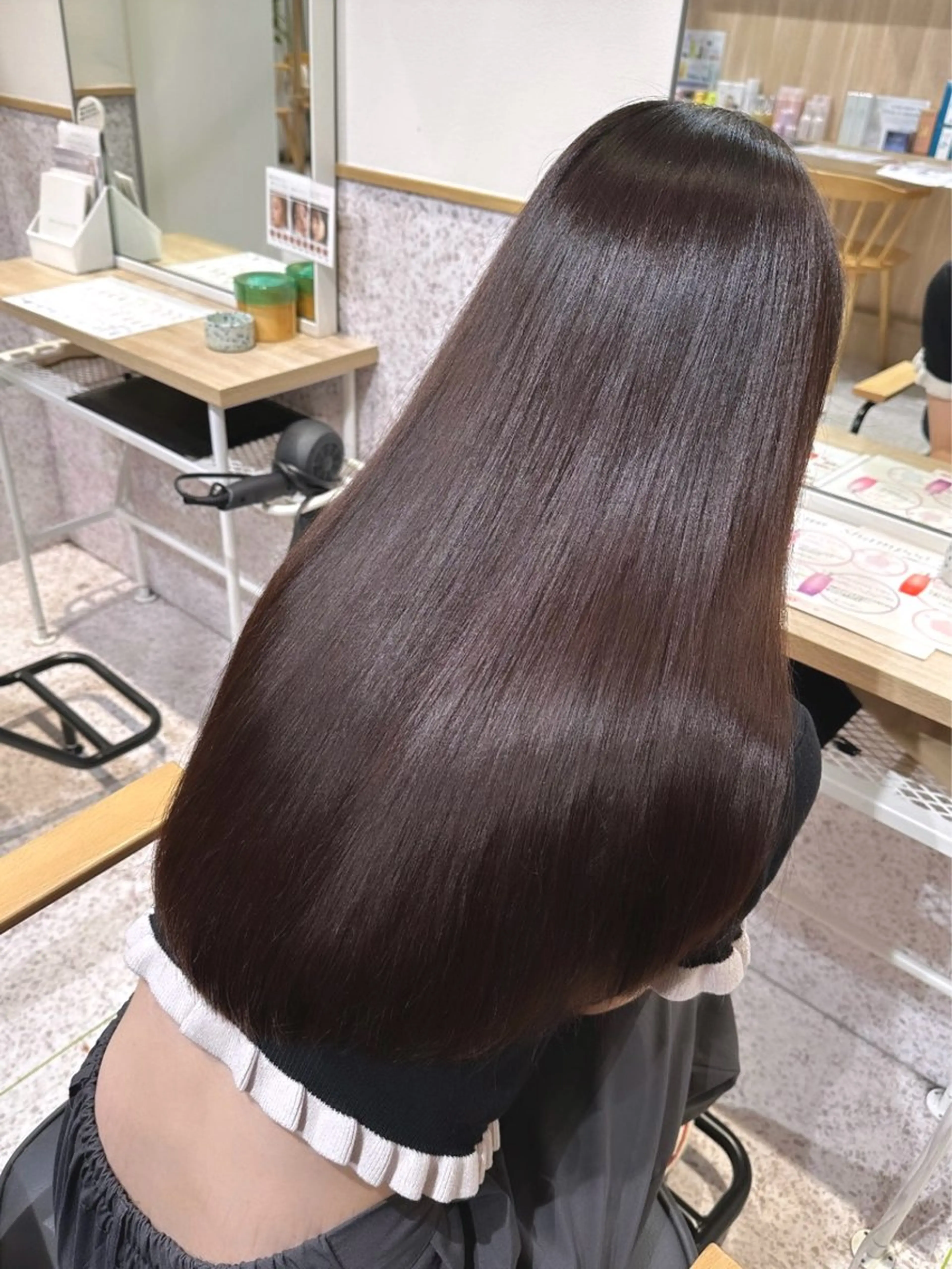 カラー ダブルカラー イヤリングカラー ハイライトカラー ハイトーンカラー インナーカラー カット ヘアカラー トリートメント ハイトーン/艶カラー 🫧 ユイナのヘアスタイル