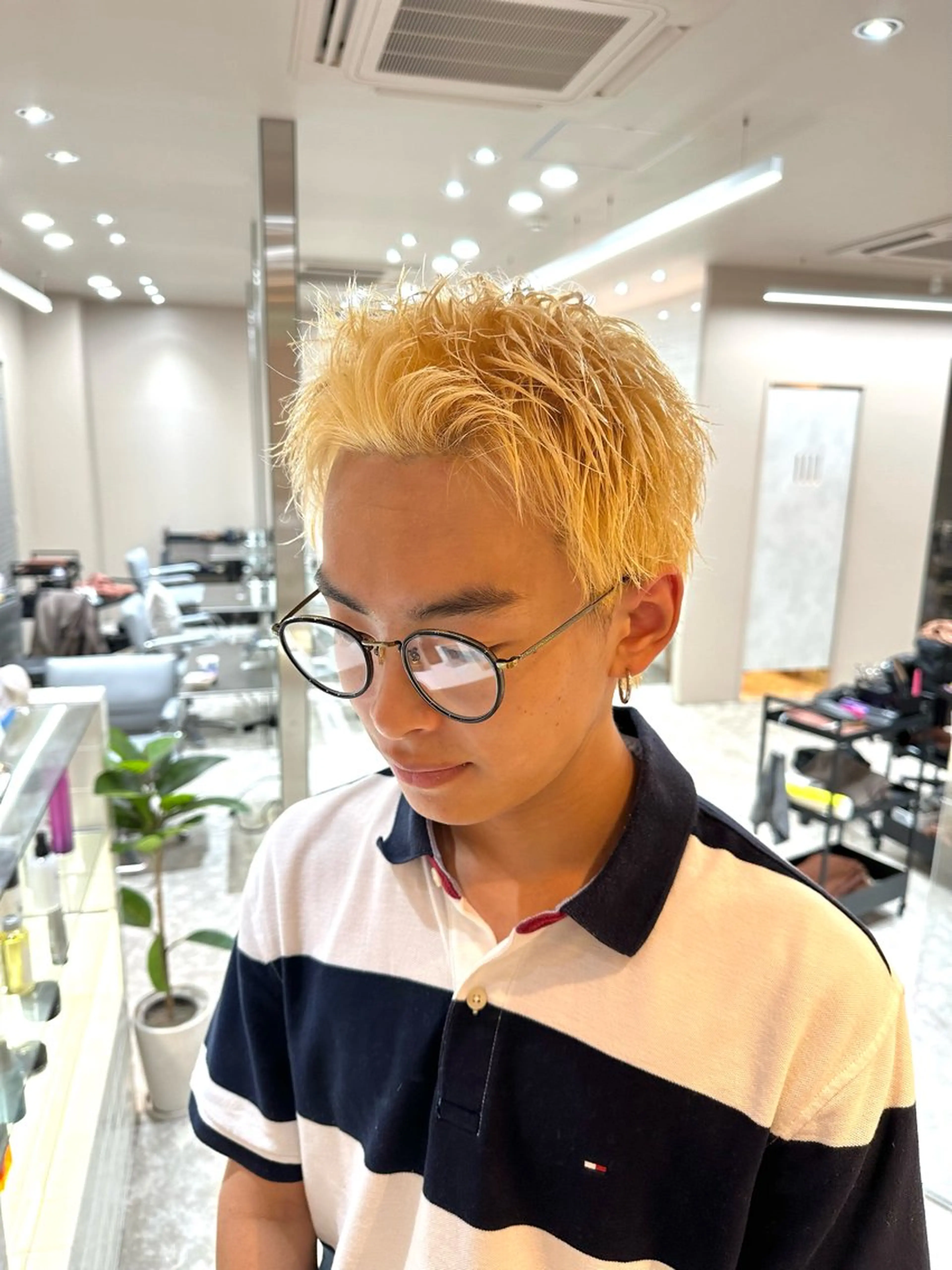 ショート カラー メンズ アップバング マッシュ メンズパーマ メンズツイストパーマ 刈り上げ 心斎橋本町メンズ 美容師ユースケのヘアスタイル