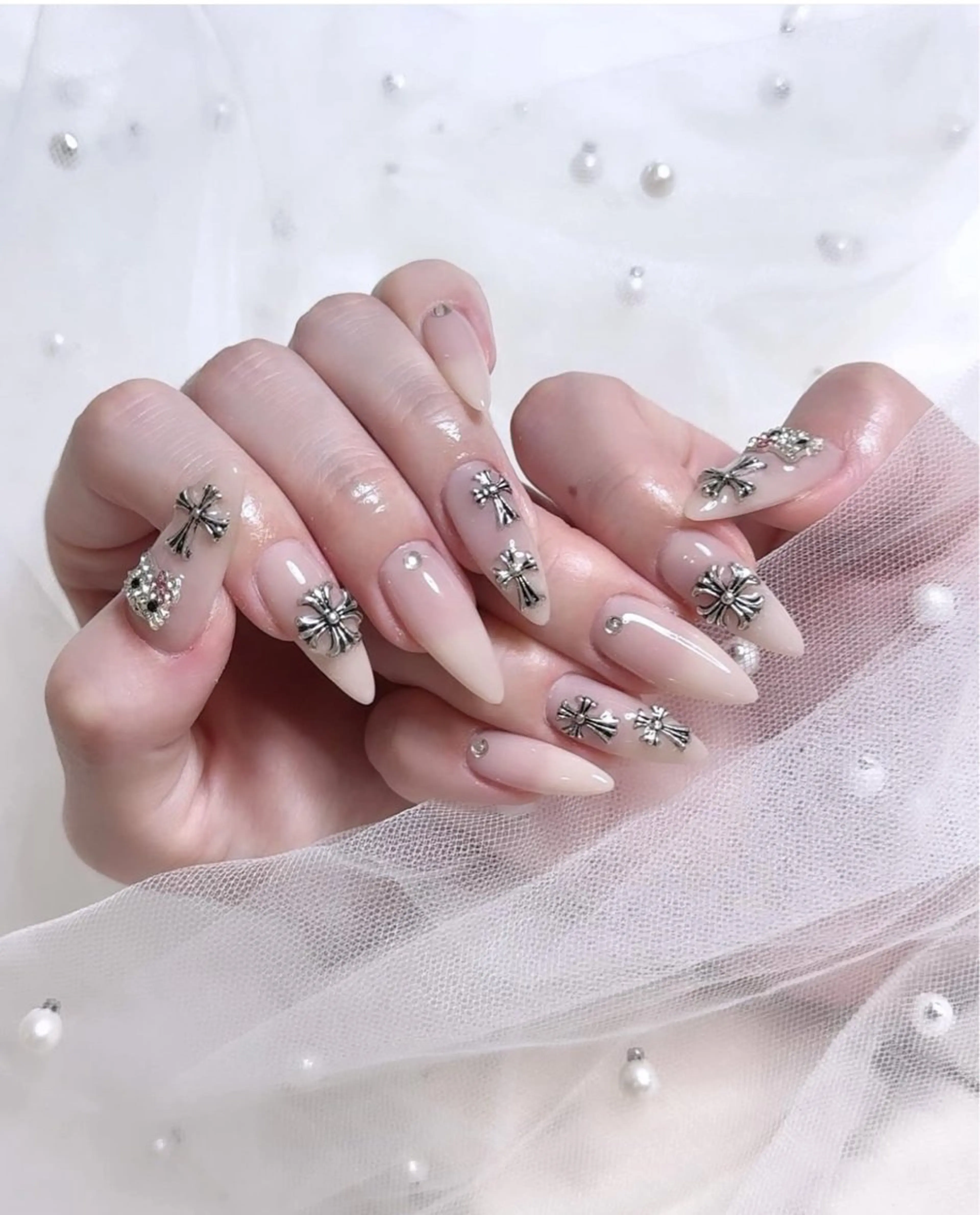 ネイル アニマル柄 オーロラネイル チークネイル フラッシュネイル ジェルネイル ハンドネイル Lina所属・Hina 池袋 長だしチップ専門店のネイルデザイン