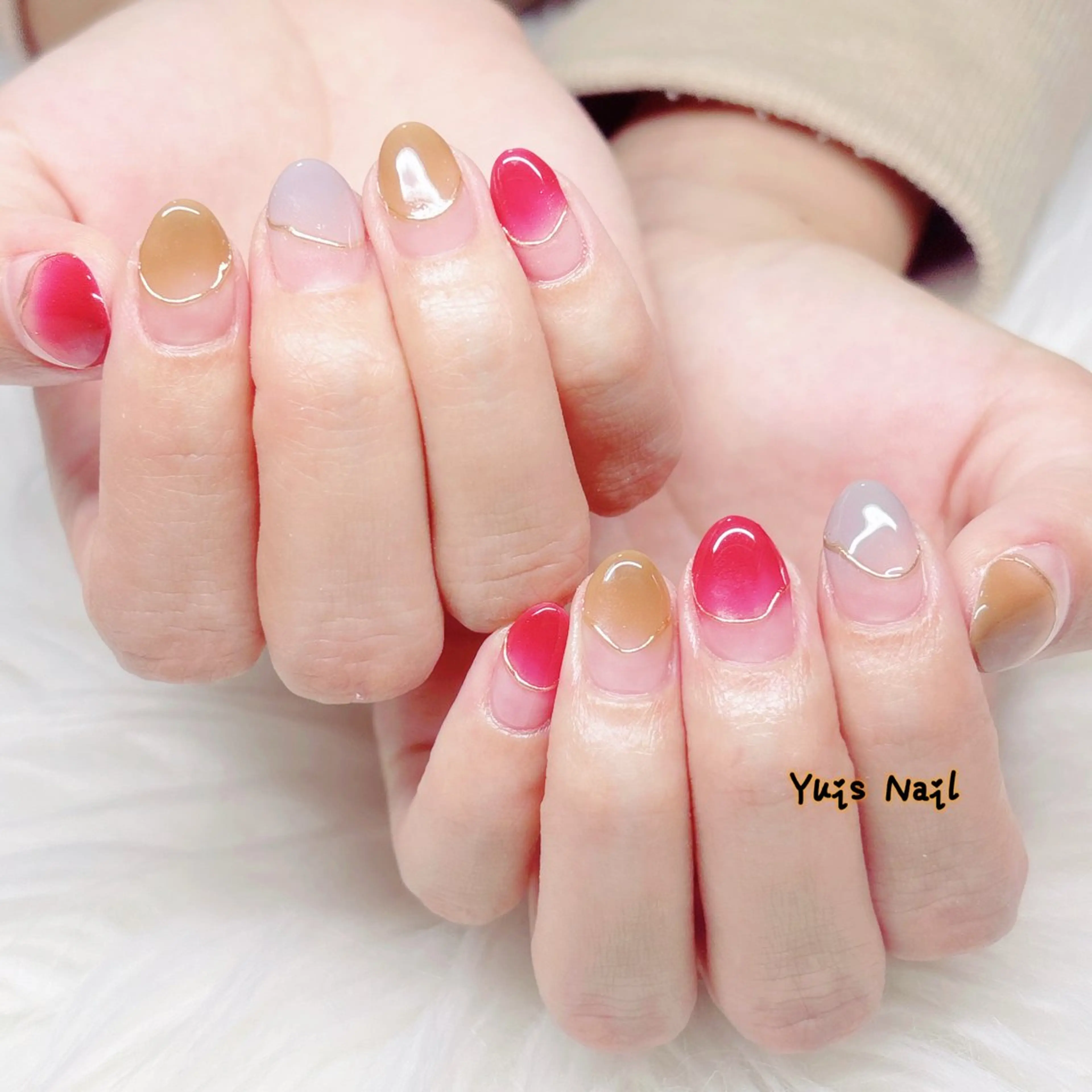 ネイル ゴールド グラデーション ミラーネイル 持ち込み ハンドネイル Yuis Nailスカルプ専門のネイルデザイン